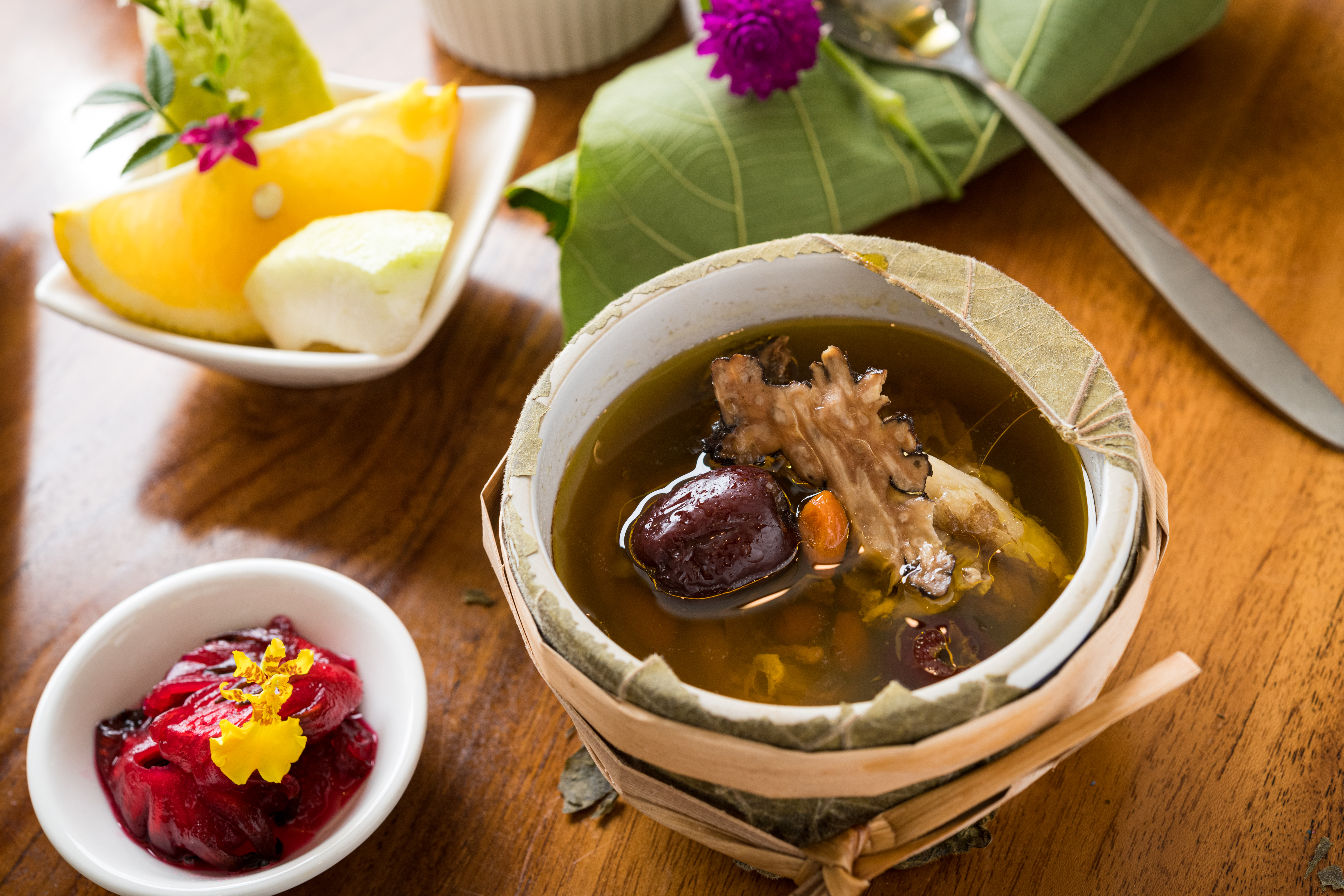 用心熬的雞湯，冬天喝正好。
