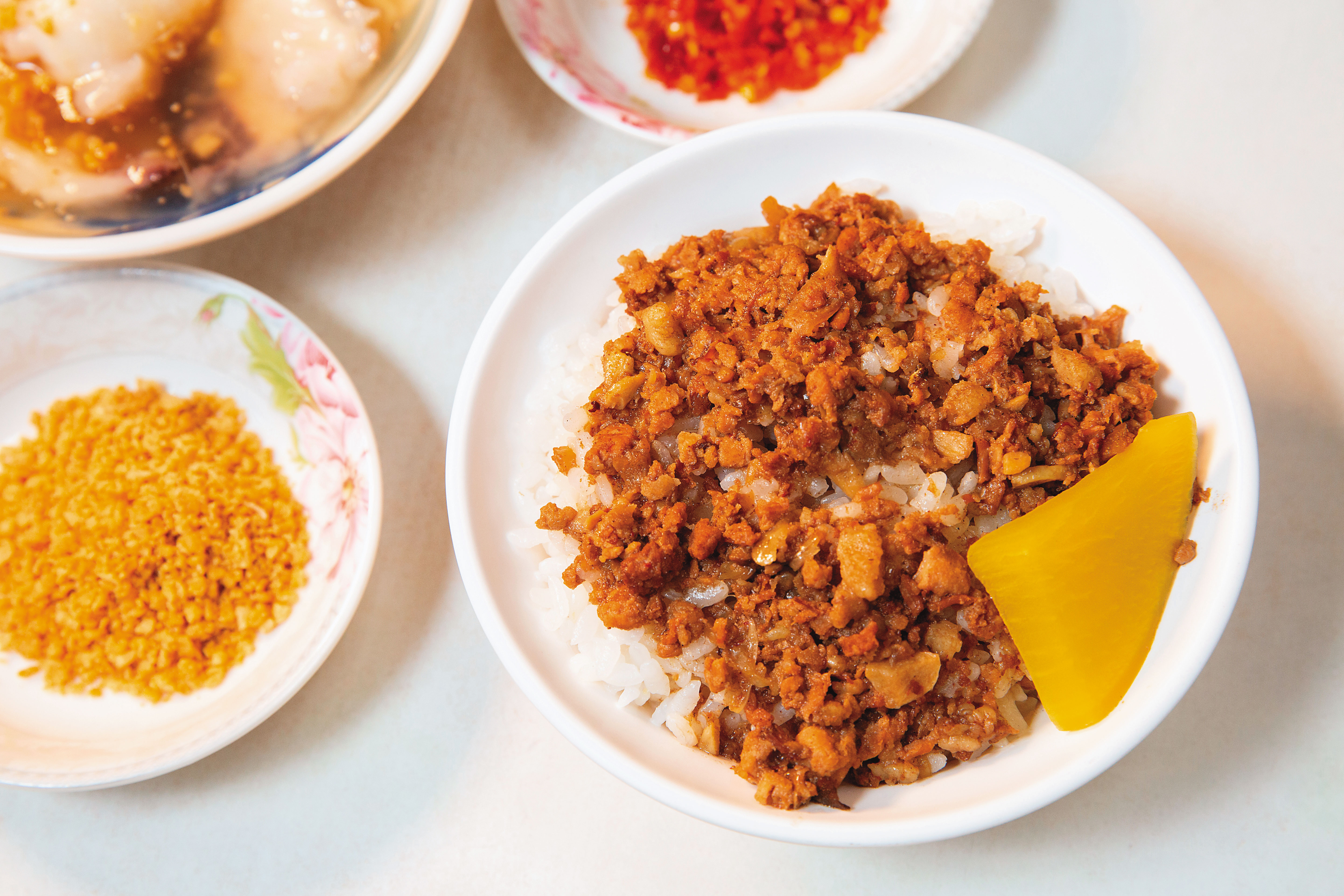 滷肉飯是以瘦肉為主，香氣足卻不肥膩。（25元／小碗）