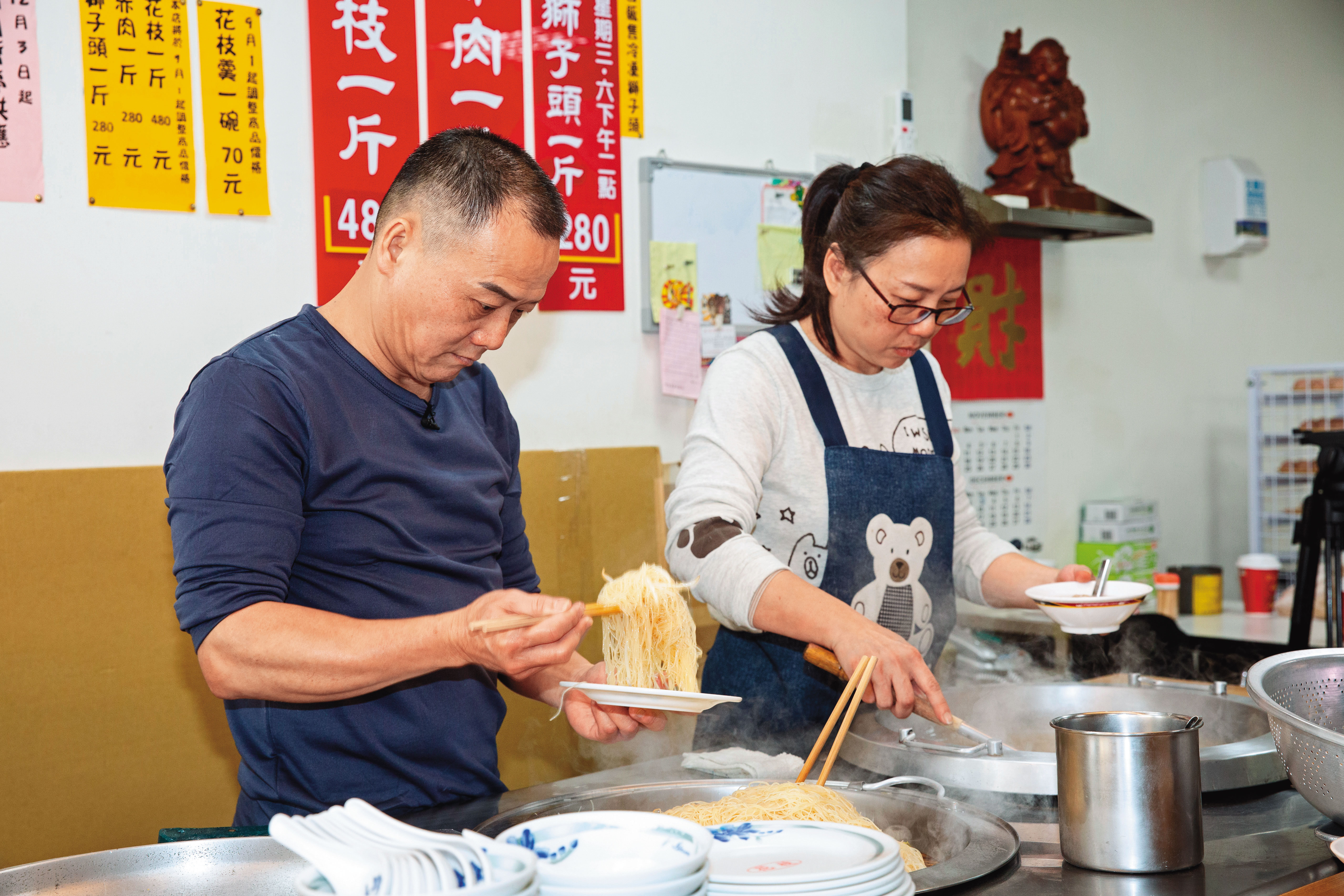 馮坤志的前岳父曾為雄（圖）曾是台北市3家飯店總主廚，後自創曾記花枝羹小店。