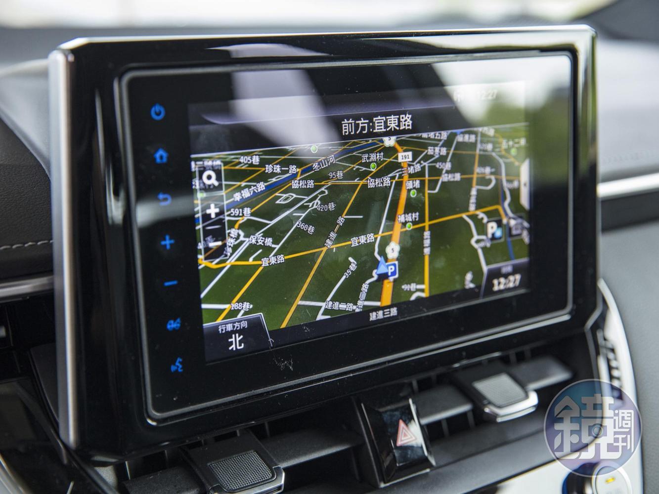 原本七吋的中控台大型觸控螢幕，則升級到TOYOTA Drive+ Connect 8 吋 WiFi 附薄型邊框主機，具備 Apple CarPlay/Android Auto 連接功能 。