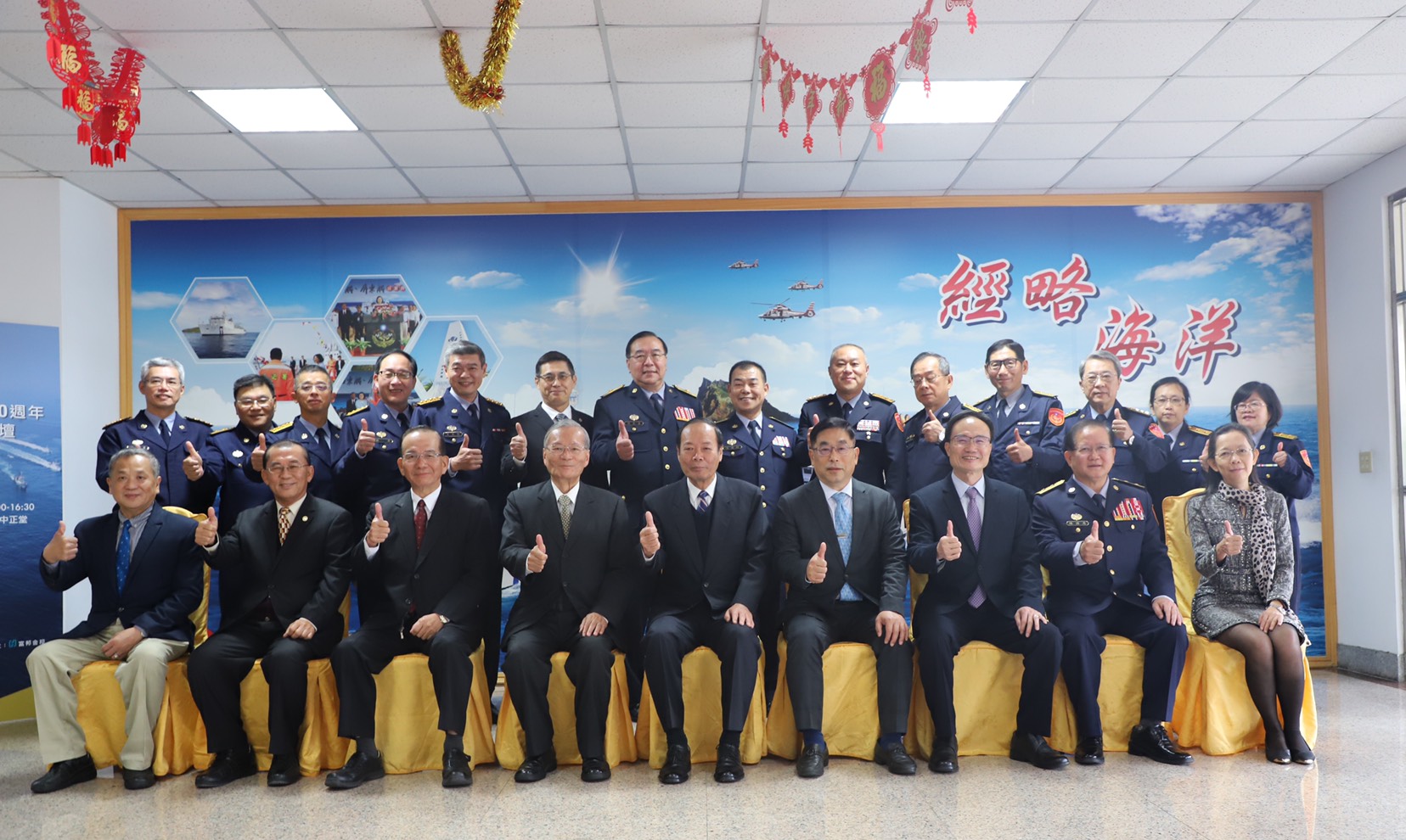 海巡署歷任正、副署長回娘家合影。（海巡署提供）