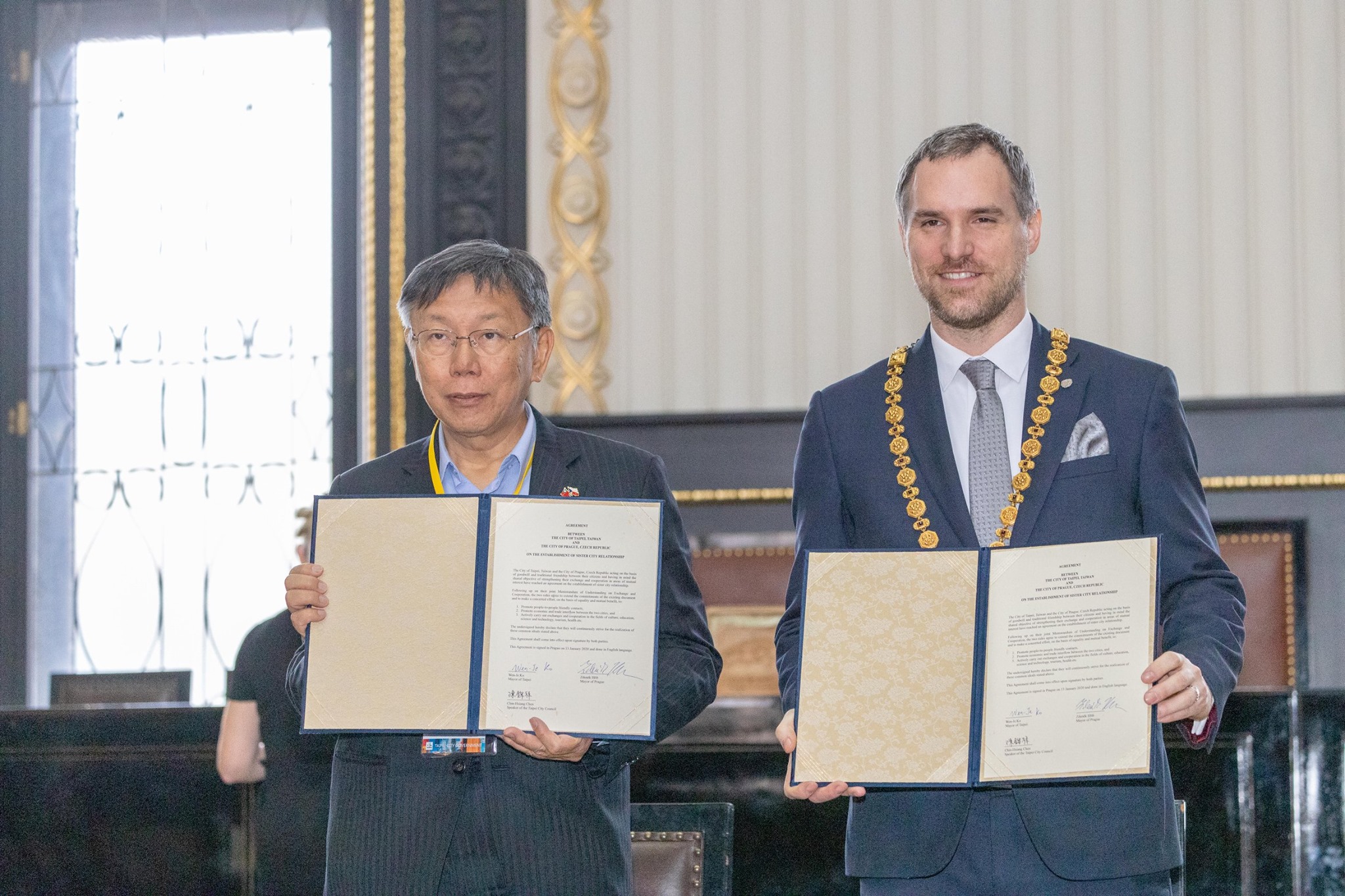 台北市長柯文哲與布拉格市長賀瑞普締結姊妹市。（翻攝柯文哲臉書）
