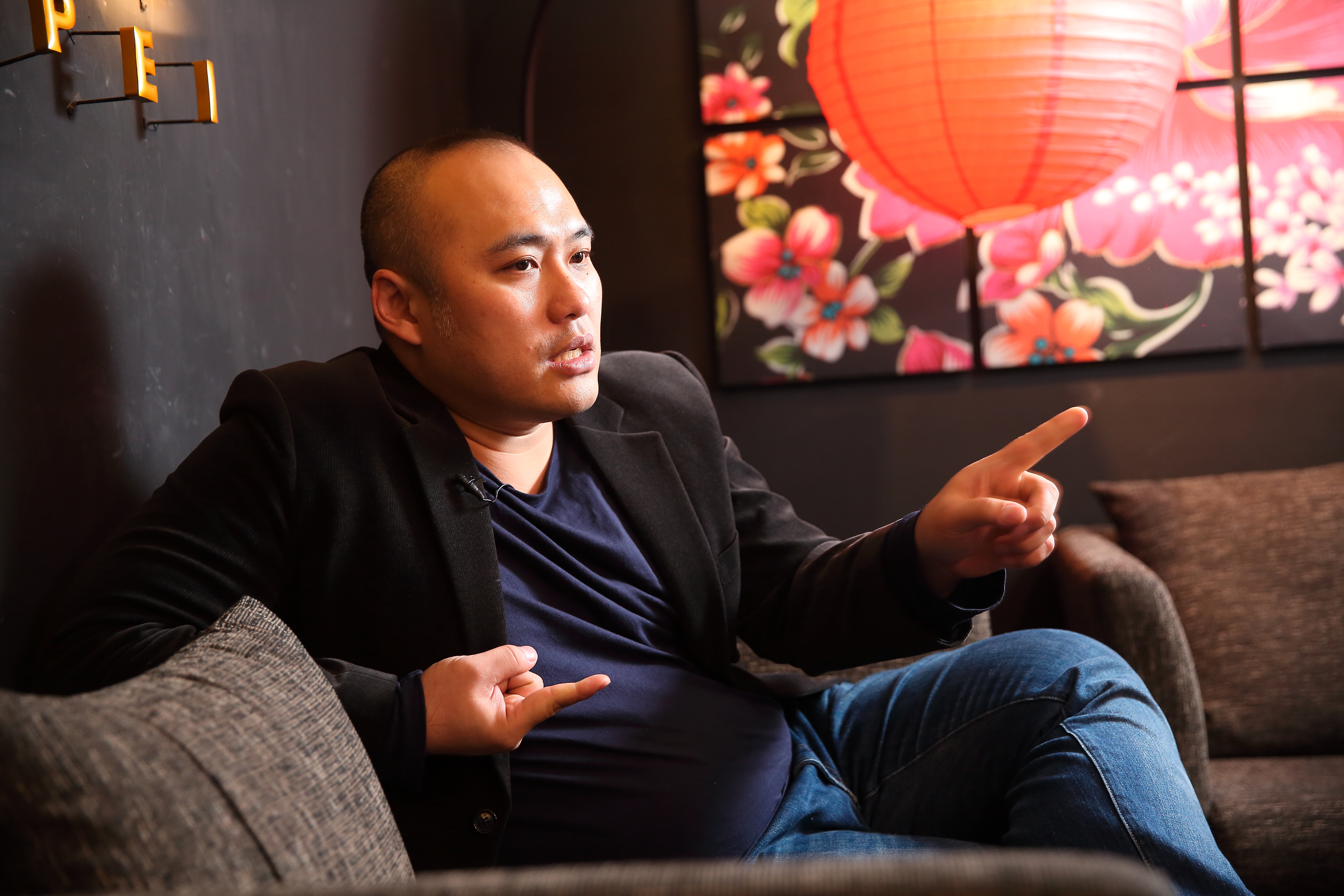 潘威達讓父親的鐵板燒老店起死回生，又從鐵板延伸出21個品牌，如今營收2.3億元。