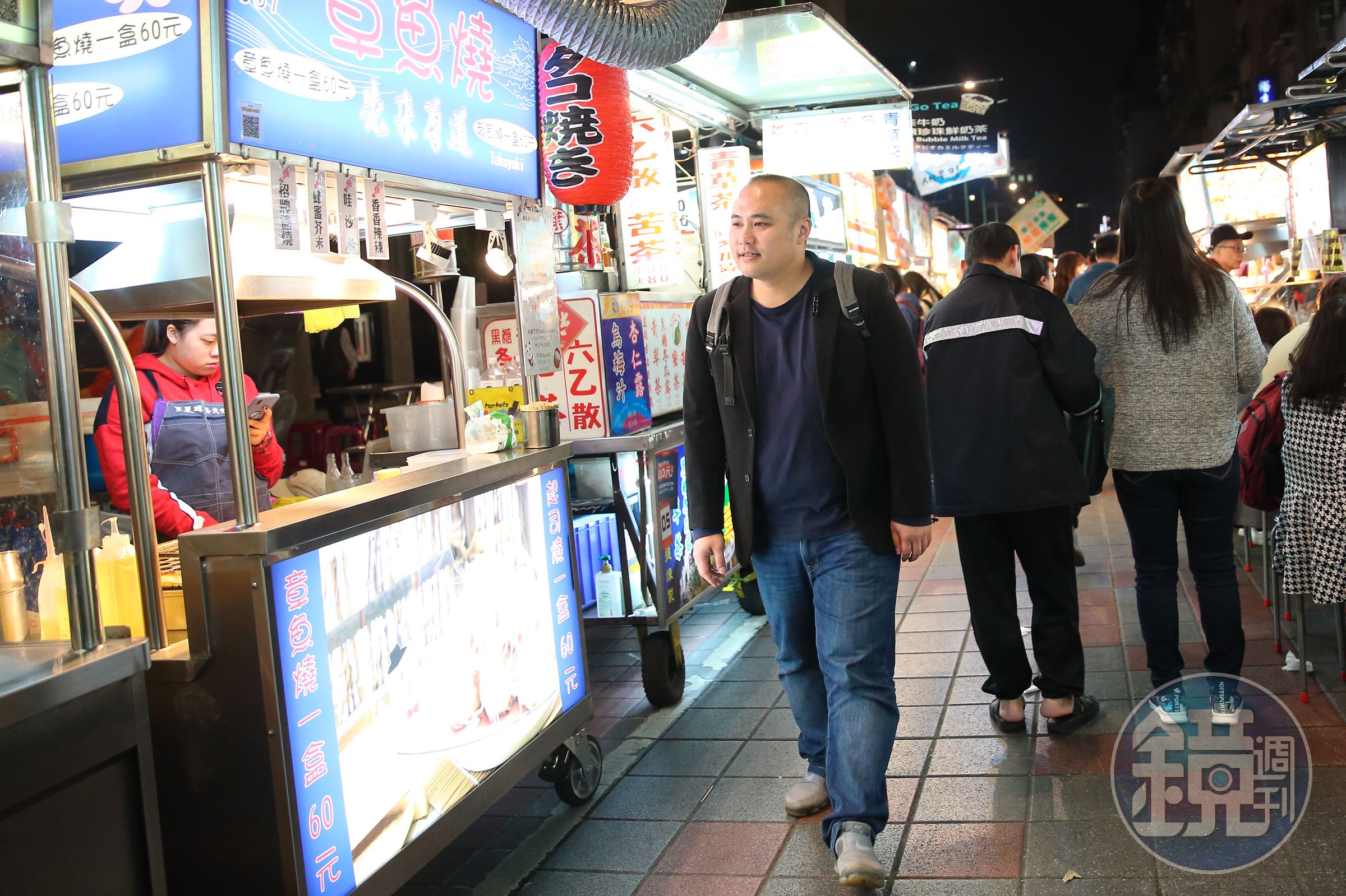 潘威達從小在寧夏夜市長大，每一攤他都能如數家珍地介紹。