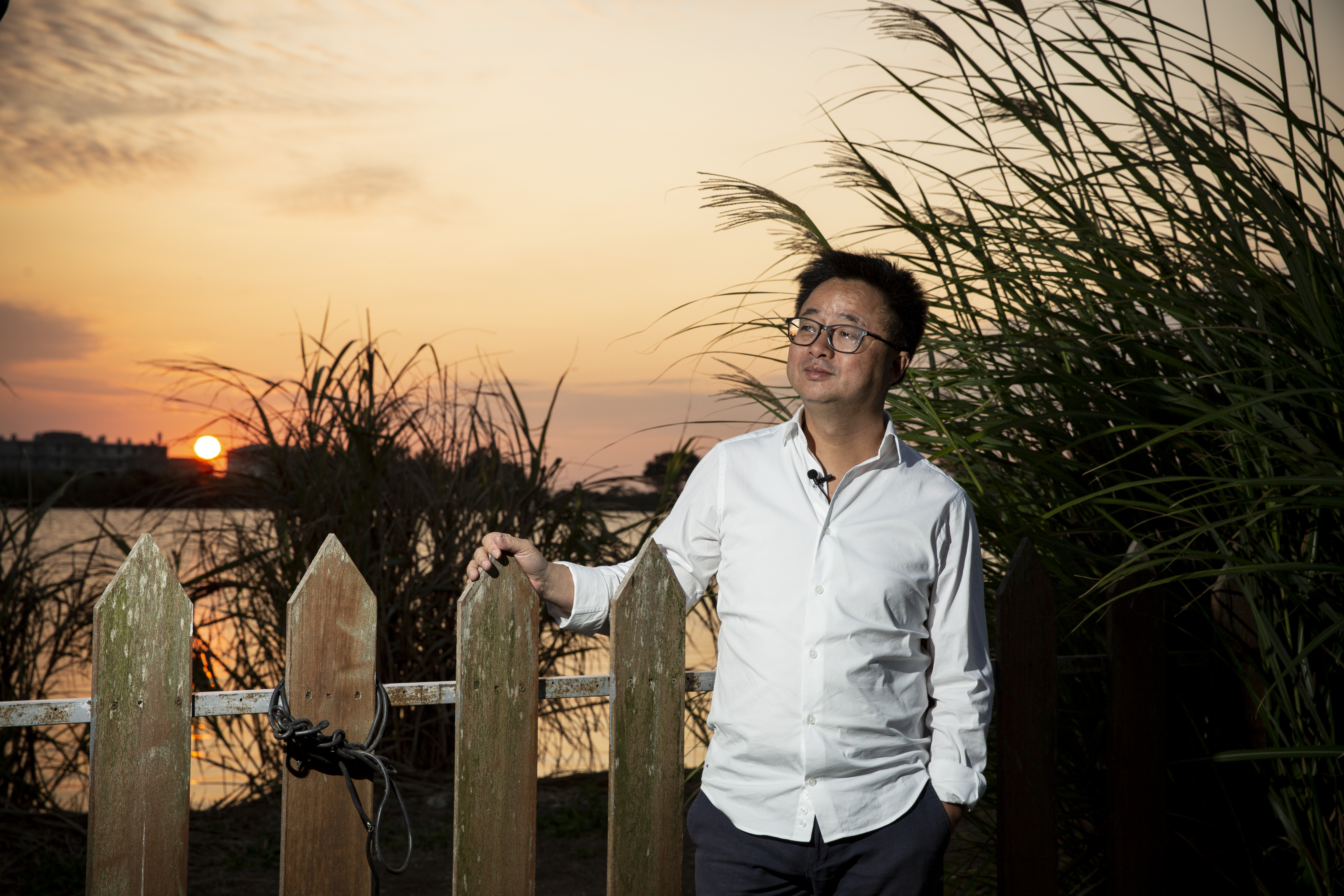 老被人貼上「文青」的標籤，羅文嘉卻說自己不是不食人間煙火的文青，而是在生活裡徹底實踐所信仰的價值。