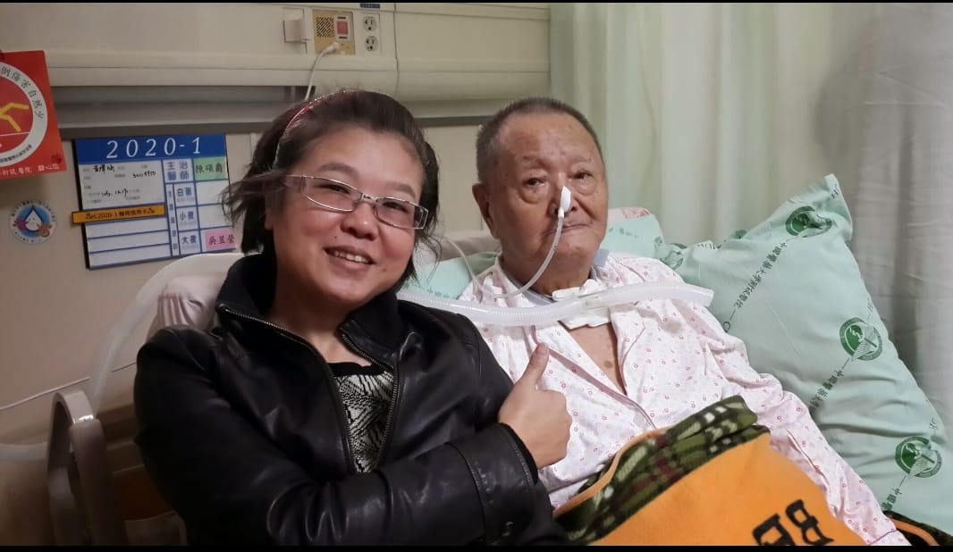 黃光芹在選前遭韓粉攻擊，對方還提到她已過世的父親。（翻攝自黃光芹臉書）