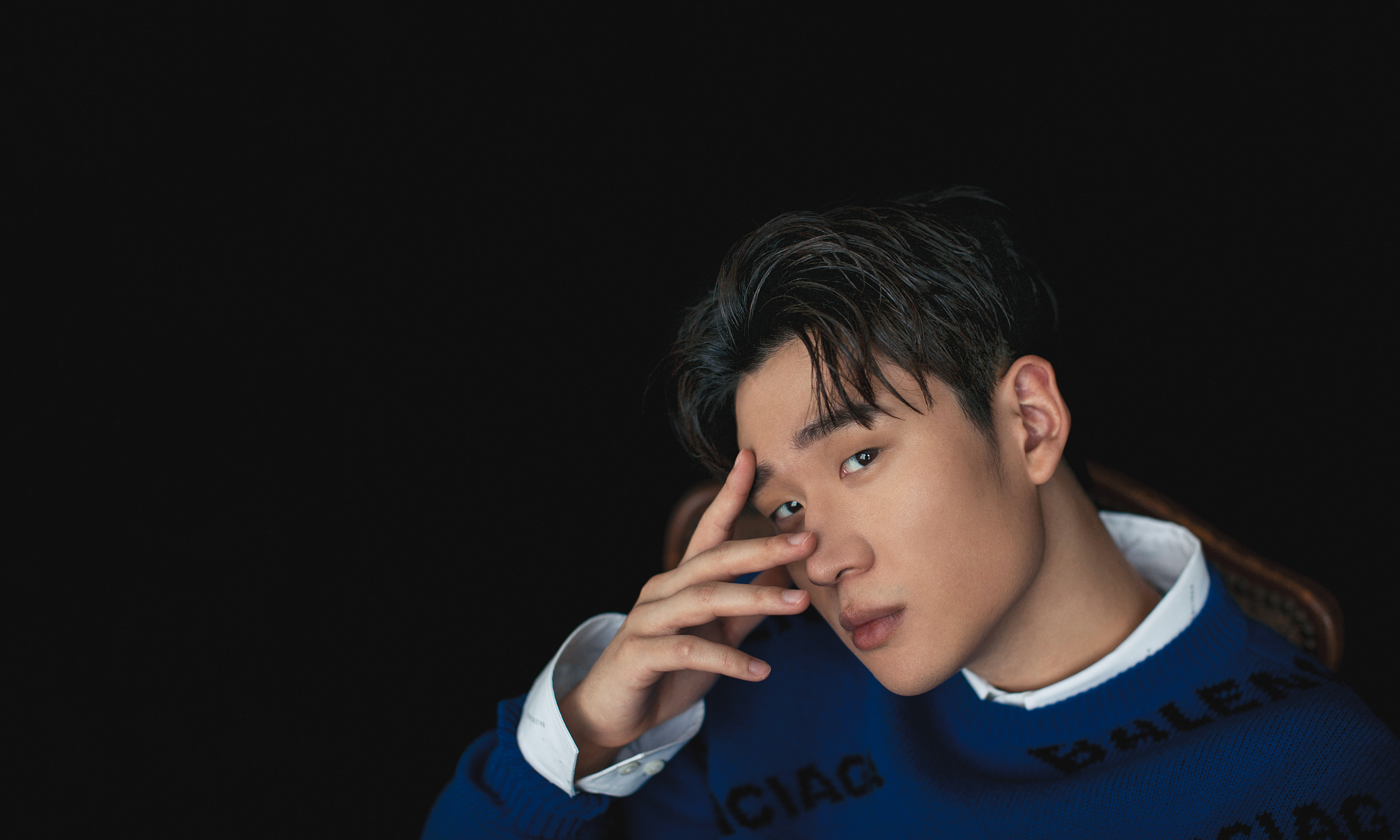 活在人人追求點閱率的年代， 周興哲從創作開始，就非常注重音樂的小細節，一舉擊中歌迷的心，成為新世代的串流天王。 