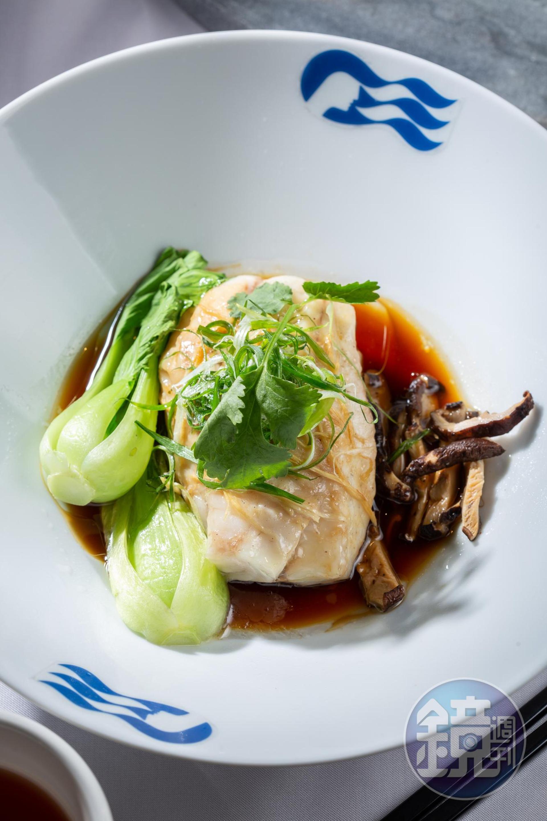 「清蒸薑汁鱈魚」沒有過多調味，突顯食材原味。（觀瀾軒菜色）。