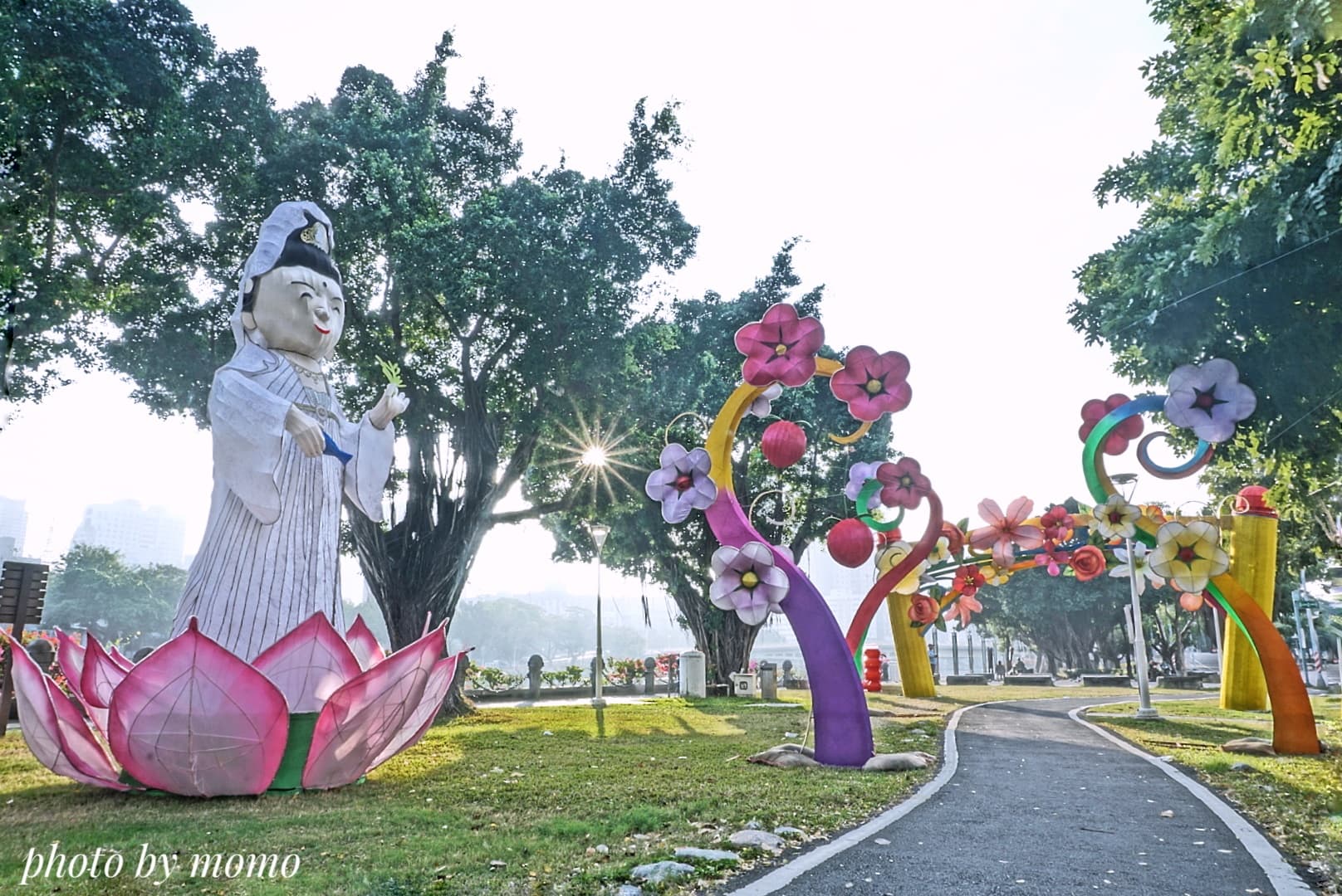 2020高雄愛河燈會部分燈飾造型陸續曝光後，再度讓許多網友看傻了眼。（Mo Ron Chan授權提供）