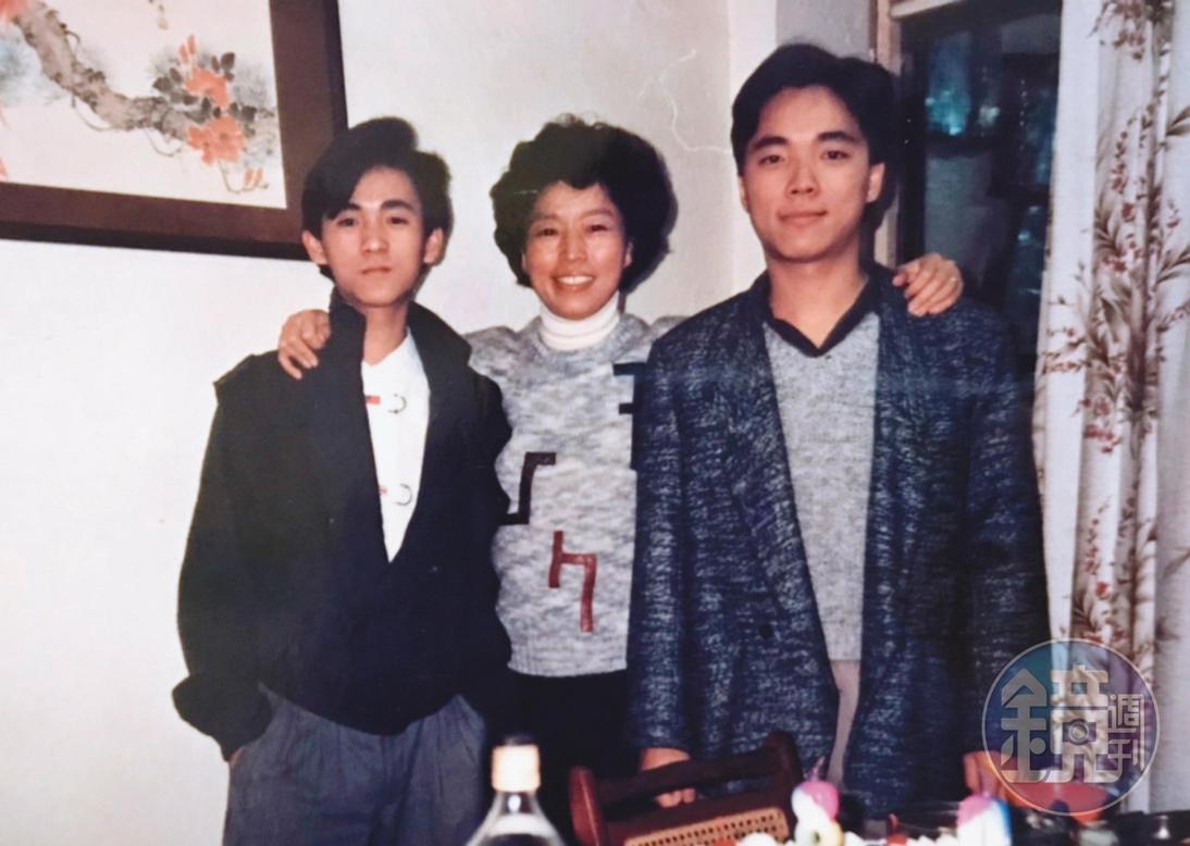 林啟聖（右）是家中長子，他自爆高中時太頑皮，曾被退學。（林啟聖提供）