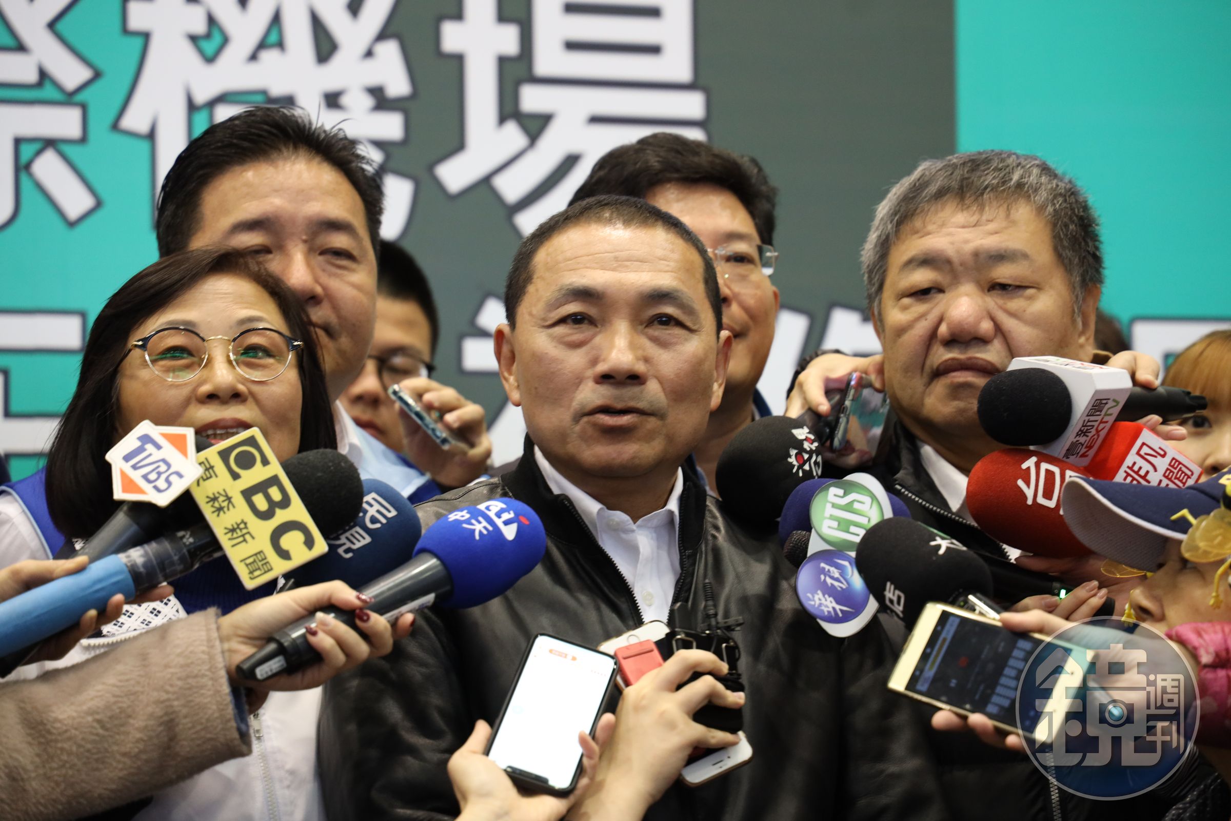 新北市長侯友宜今於新北產業園區站接受聯訪。（取自新北市政府捷運工程局網站）