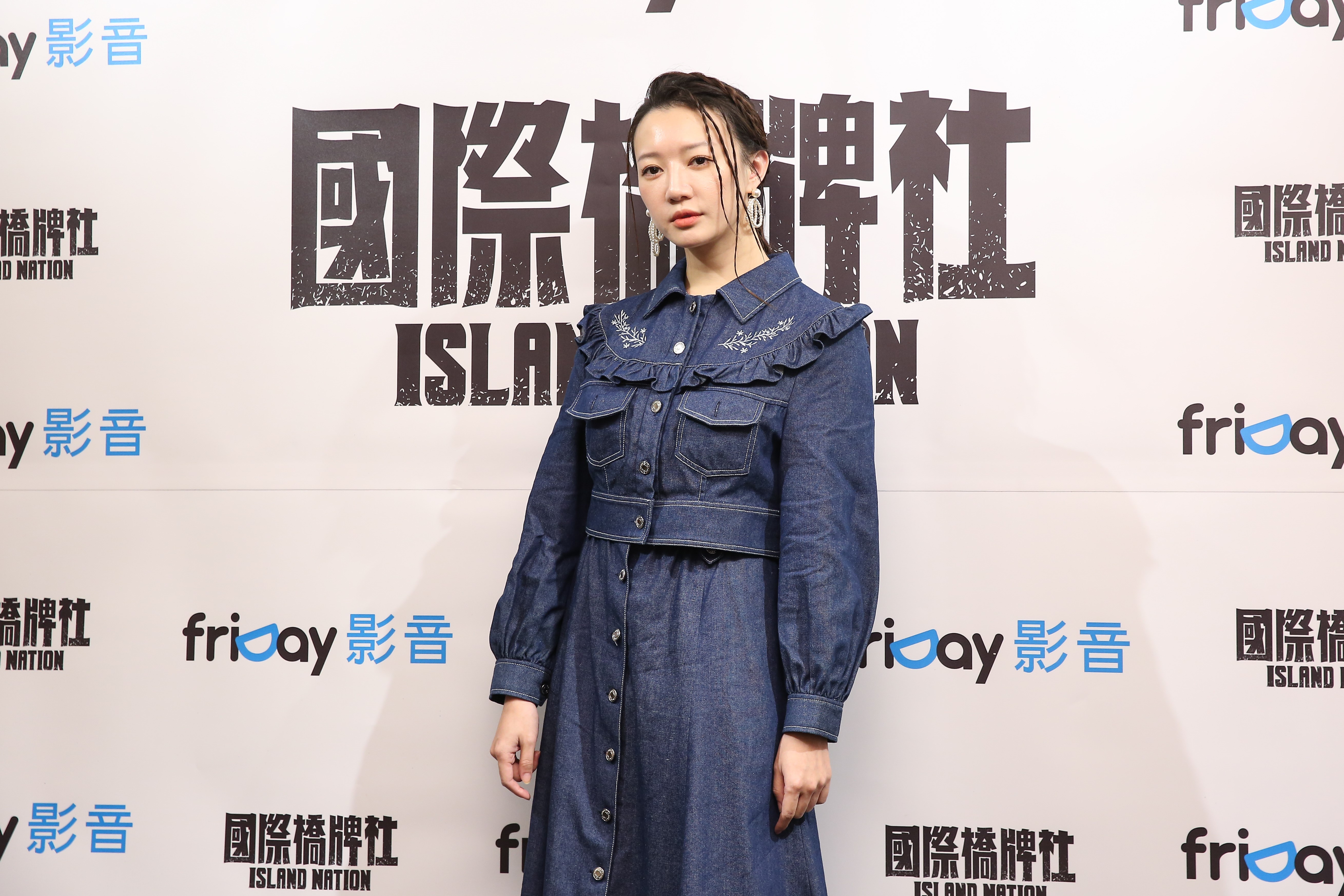 李杏在《國際橋牌社》是演招待所經理。