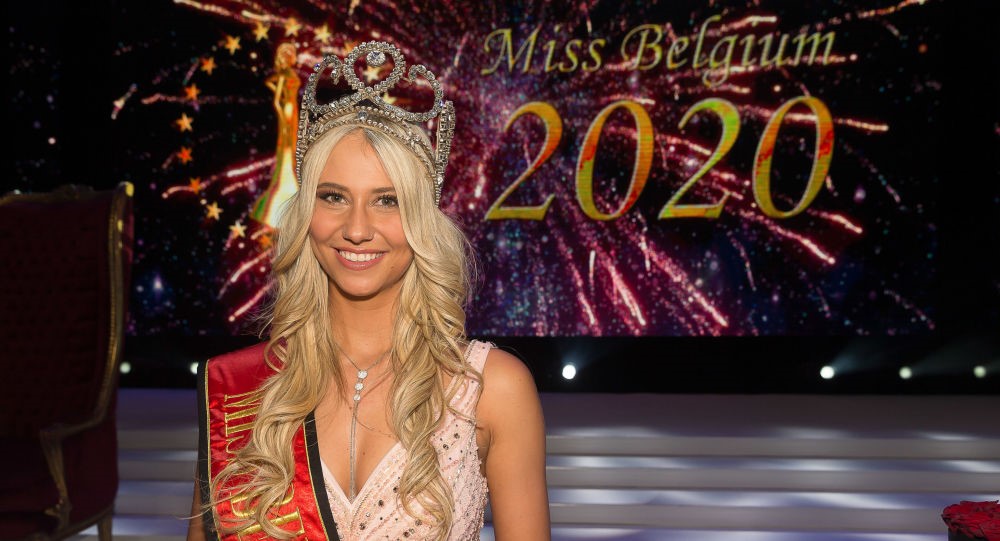 席琳歐賽爾脫穎而出奪下后冠，跌倒後臨危不亂的反應也獲得網友讚賞。（翻攝自https://sputniknews.com/）