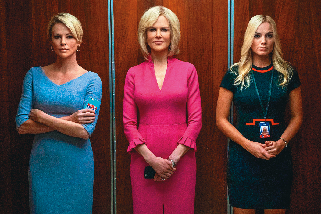  莎莉賽隆（左起）、妮可基嫚和瑪格羅比主演《重磅腥聞》，3位金髮主播、3種被性騷擾的遭遇和反應，3位女星以精湛演出，讓這部真人實事電影更具震撼性。（車庫娛樂提供）