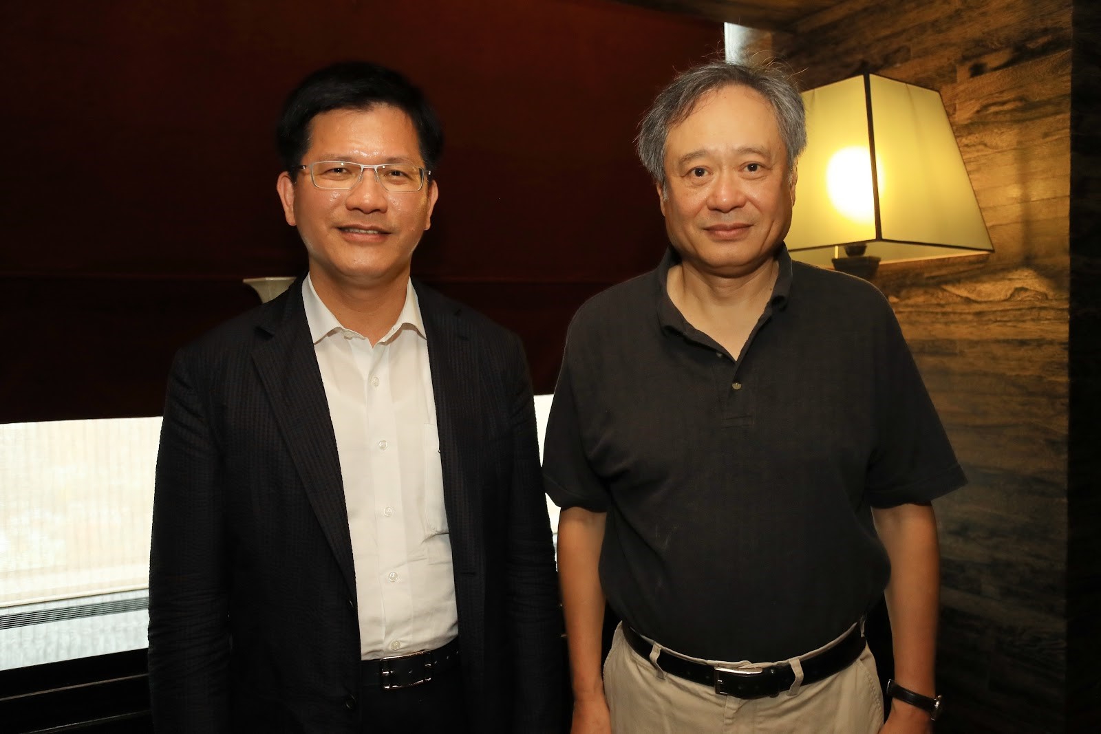 導演李安（右）對台灣影視環境提出建言，曾任台中市長的林佳龍（左）也曾向他請益。（翻攝自https://www.taichung.gov.tw/）