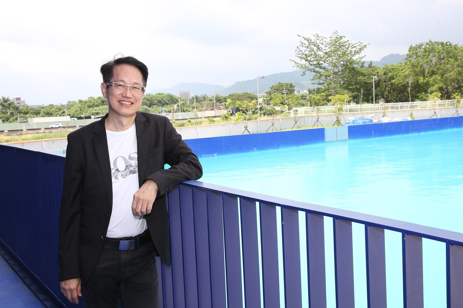 負責造浪池設計的巴比倫泳池公司製作總經理薛義森有25年造浪經驗。