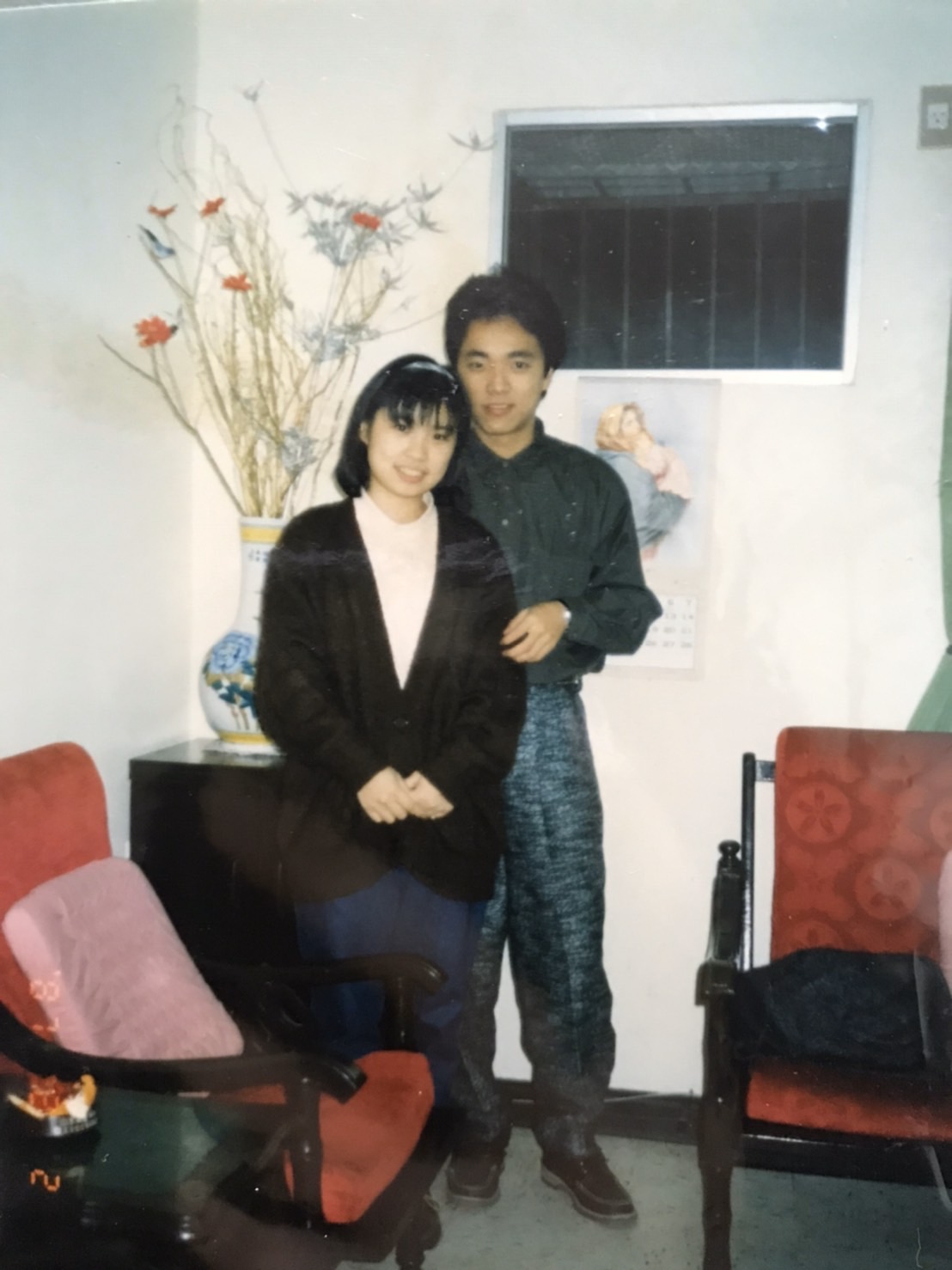 林啟聖（右）大二時與妻子奉子成婚。（林啟聖提供）