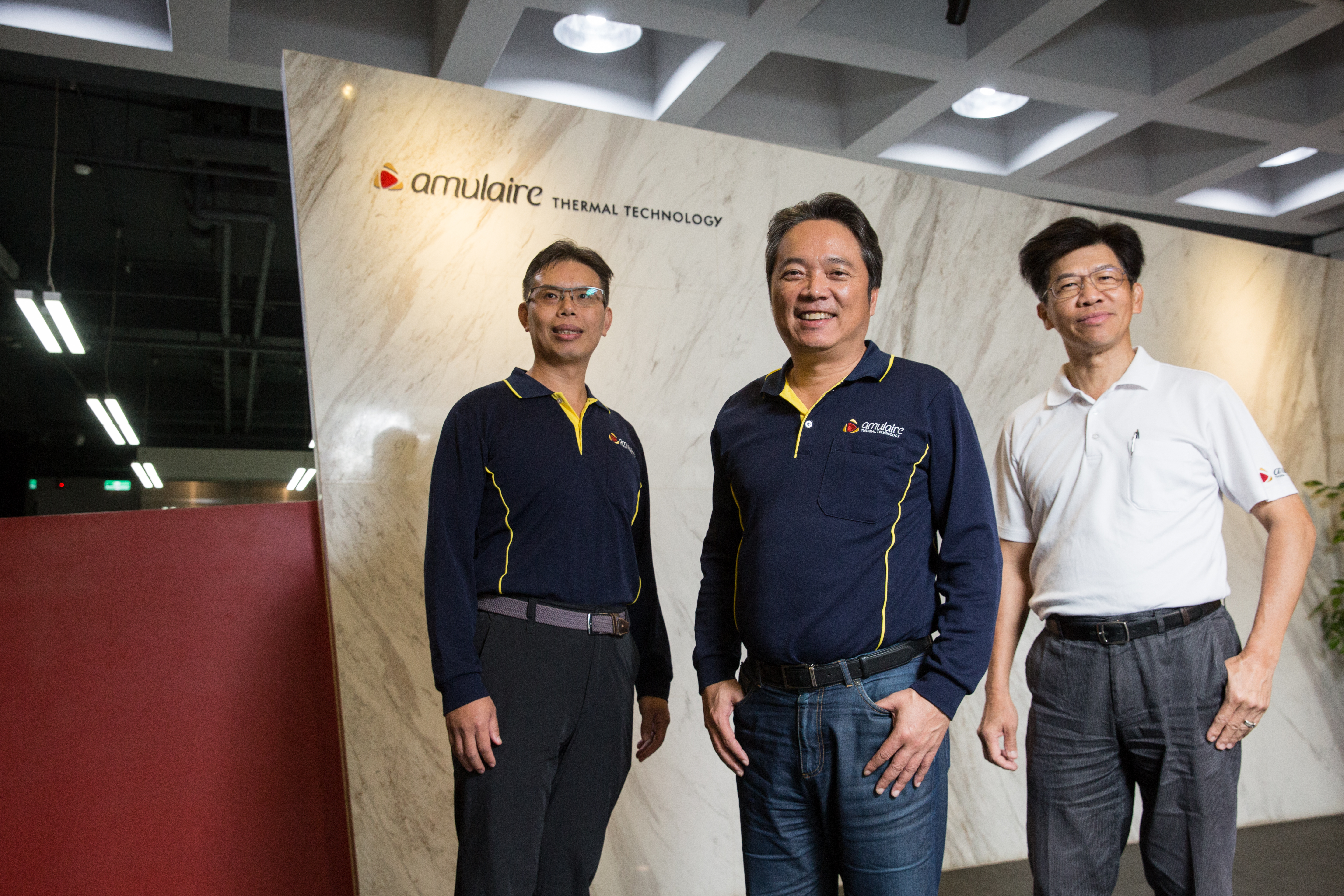 林啟聖（中）到台大攻讀EMBA，念書兼獵人頭，目前艾姆勒有近10位高階主管，都是他的校友。