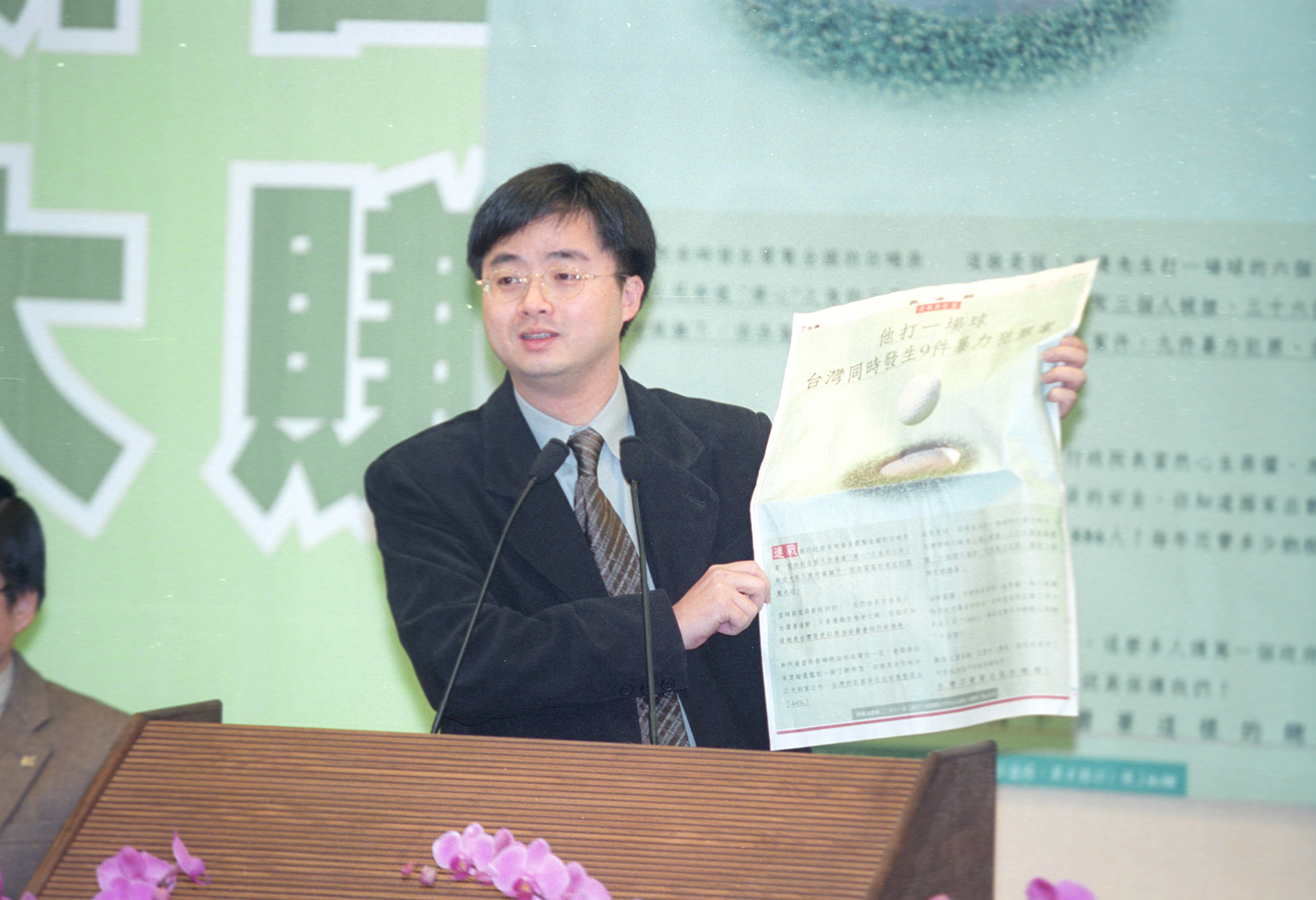 2000年,陳水扁順利選上總統,擔任競選總部副總幹事的羅文嘉(圖)親自操刀文宣,包裝形象,是幕後重要推手之一。(中央社)