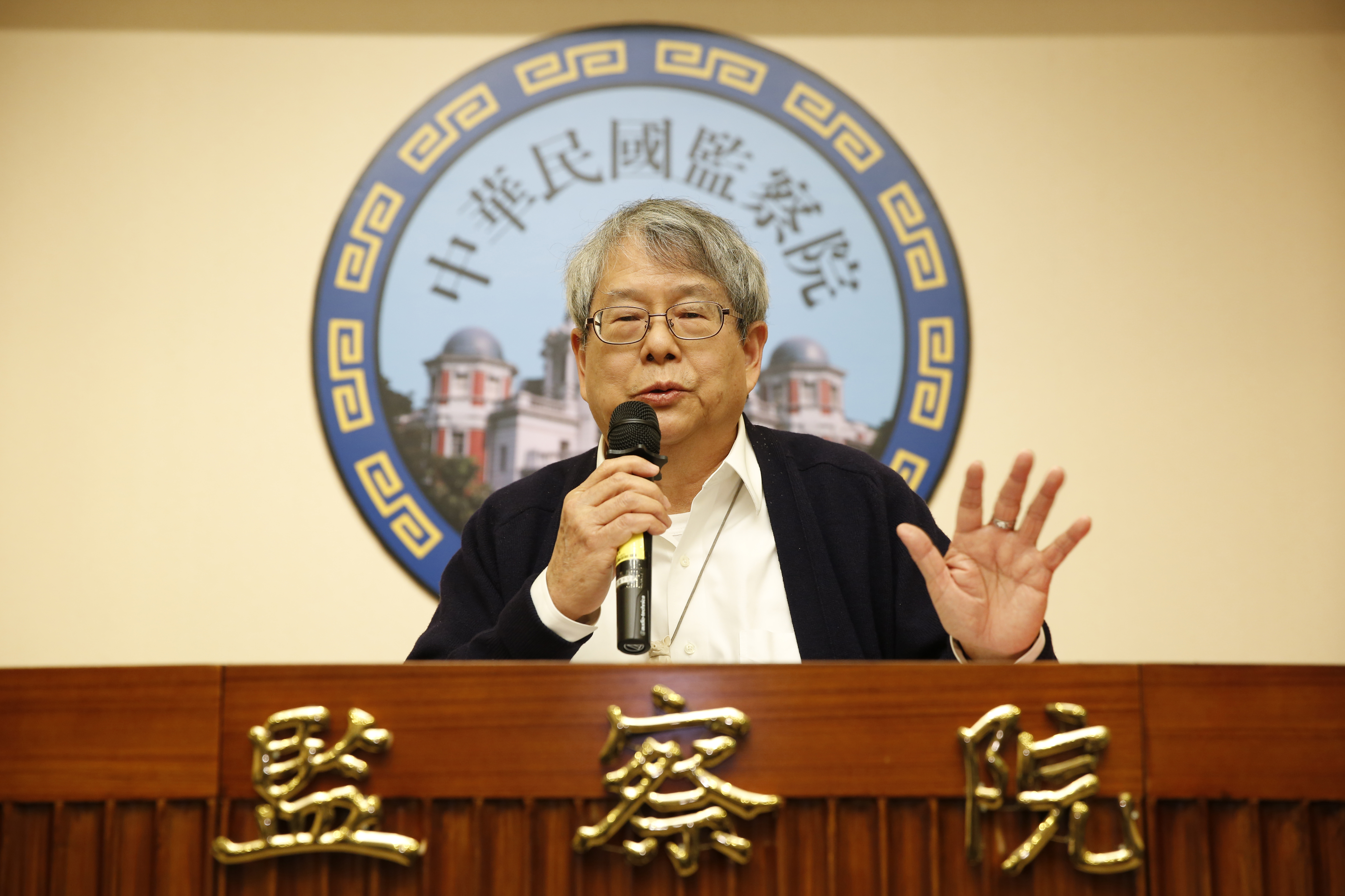 陳師孟日前欲約詢法官引發全台法界大反彈，如今陳請辭監委消息傳出後，讓法界不少人感到驚訝。