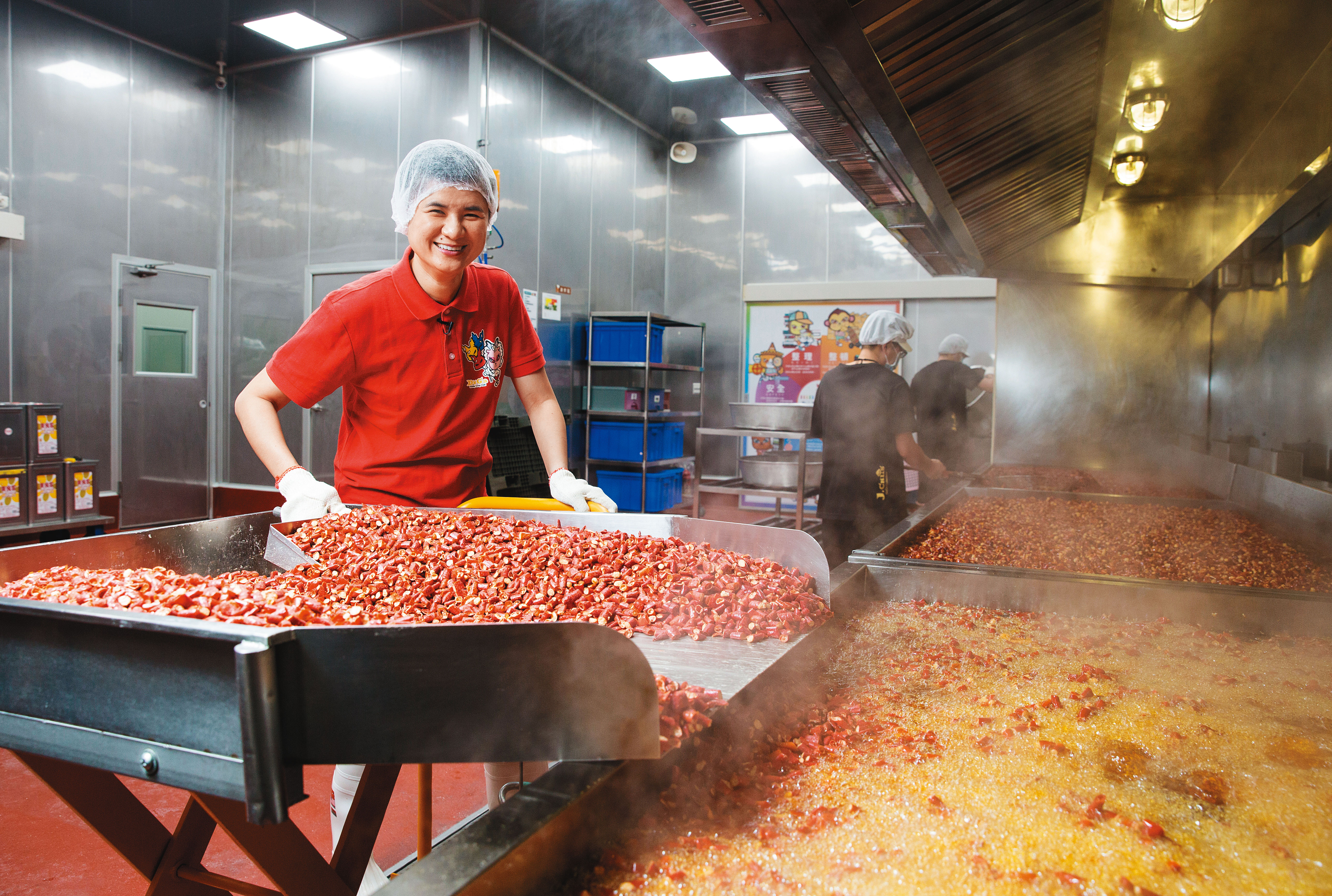 李威辰首創香酥脆椒，獨特零嘴在網路爆紅，如今年營收5千萬元。
