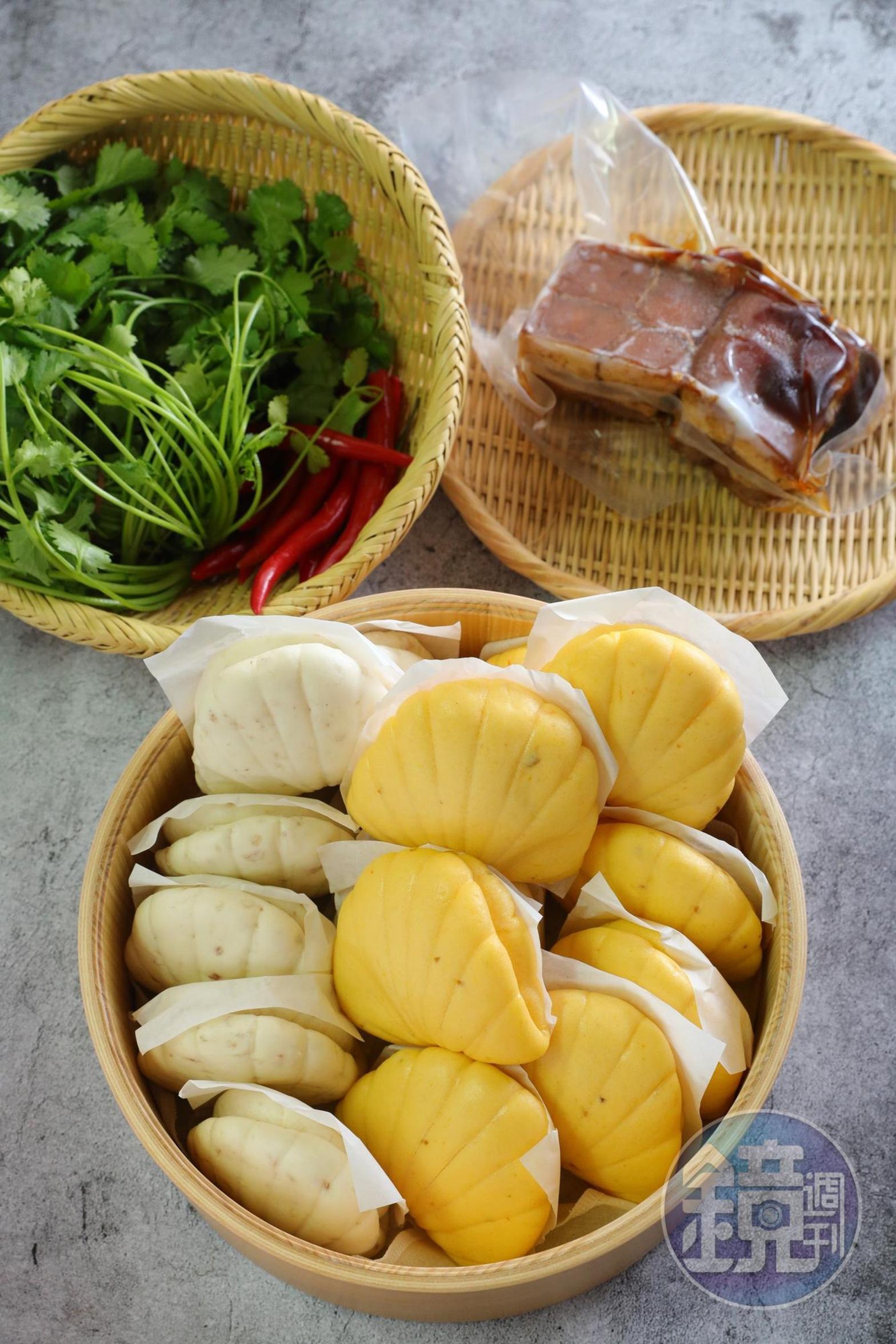 「南瓜刈包」「芋香刈包」（前，阿梅姐，皆120元／8顆），夾入「東坡肉」（後，原味廚房，599元／份），菜色討喜。