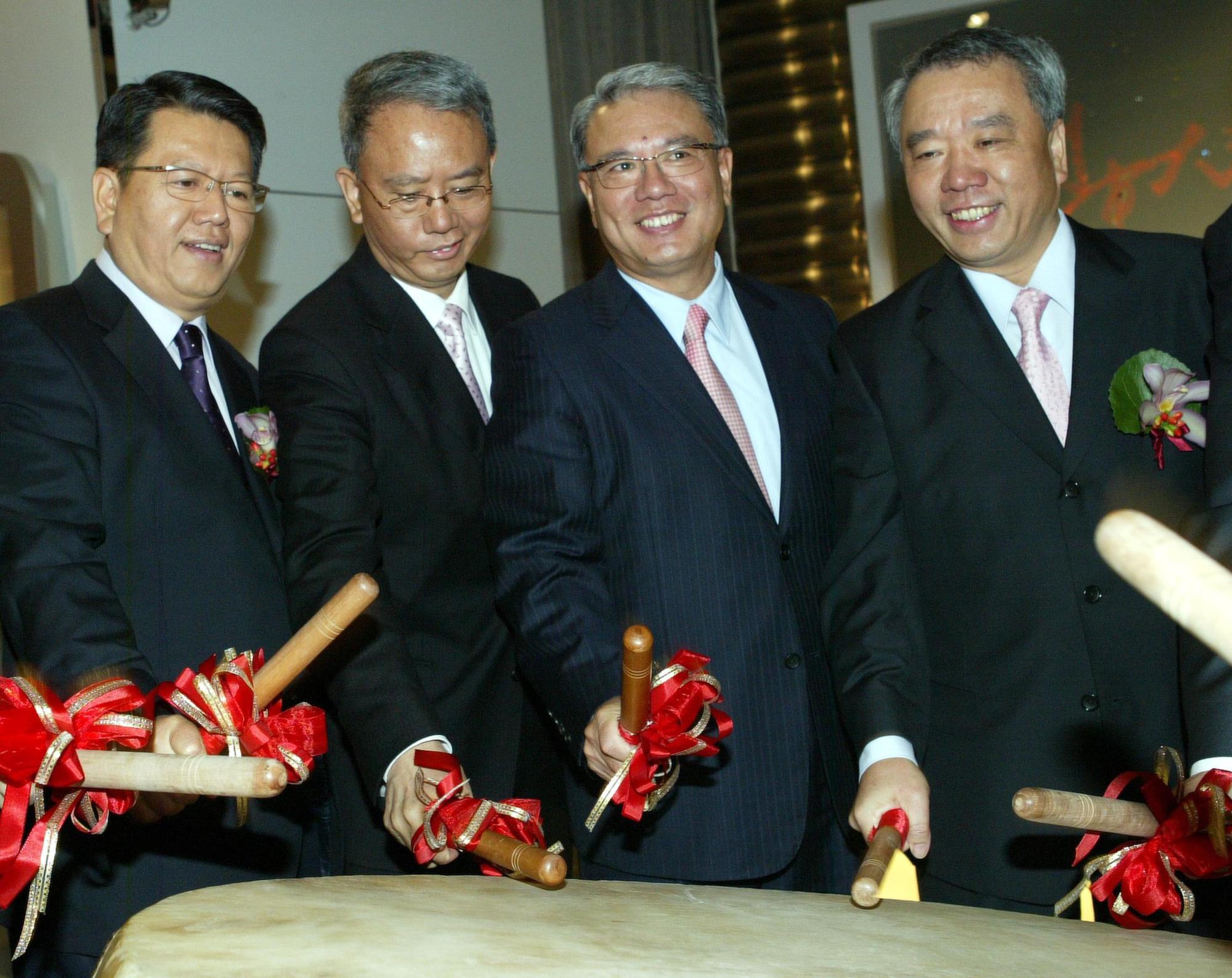 以食品起家的頂新魏家四兄弟,今年以2,154億元身家登上富豪寶座。(東方IC)