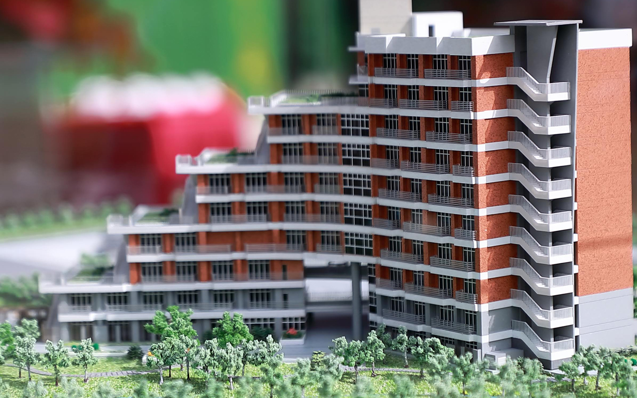 台北大學新宿舍大樓以「辰曦樓」命名，「是在哈樓」則作為地下室一樓活動空間名稱。（翻攝自台北大學官網）