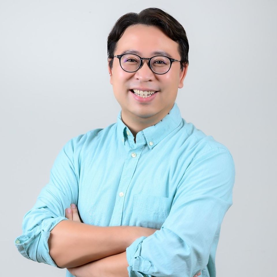 民進黨立委當選人黃世杰與國民黨立委蔣萬安是高中同班同學。(翻攝黃世杰臉書)
