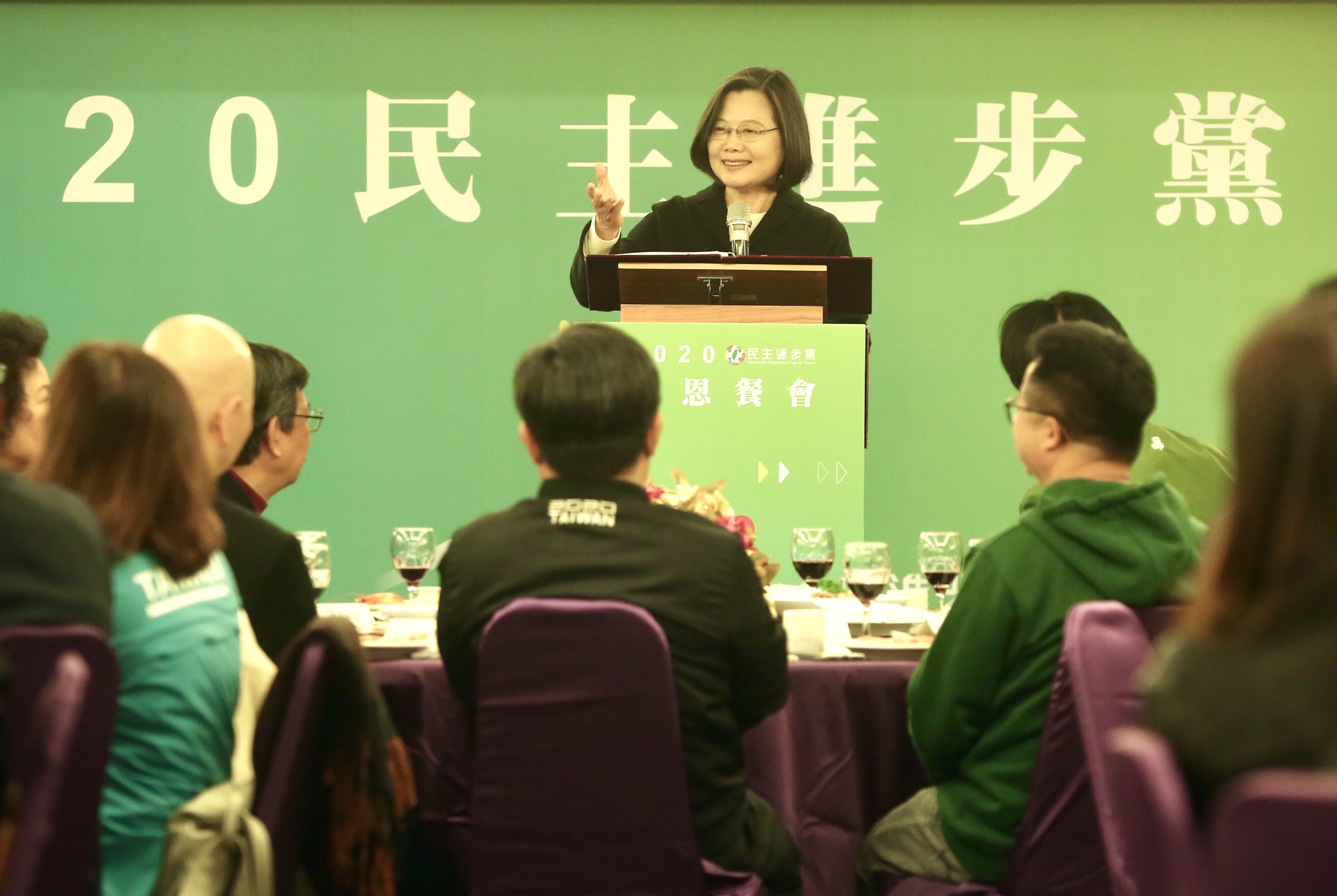 總統蔡英文今午出席民進黨感恩餐會。