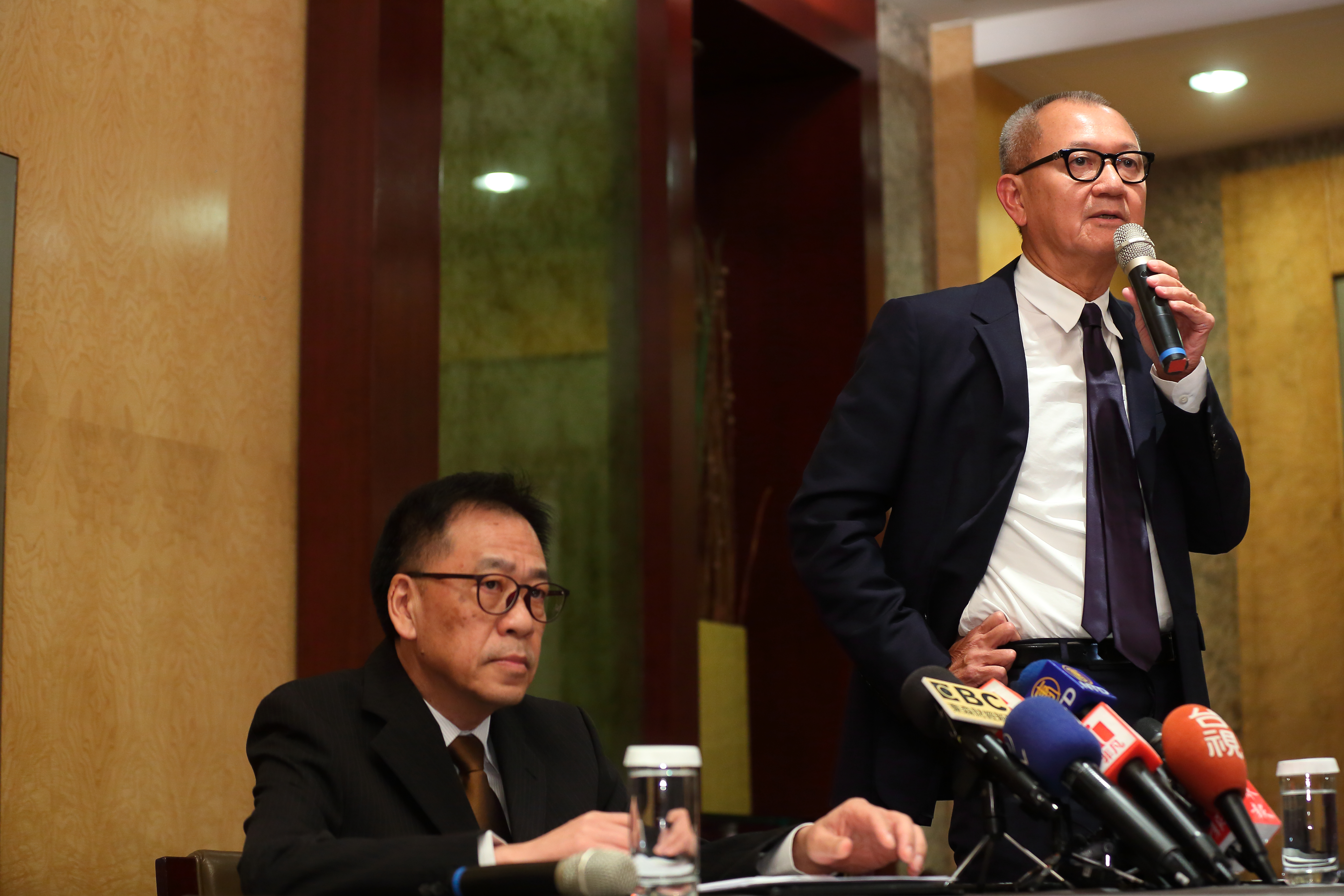 受到中美貿易戰影響，被動元件一度庫存滿滿，陳泰銘下定決心不管獲利，花1年去化庫存。