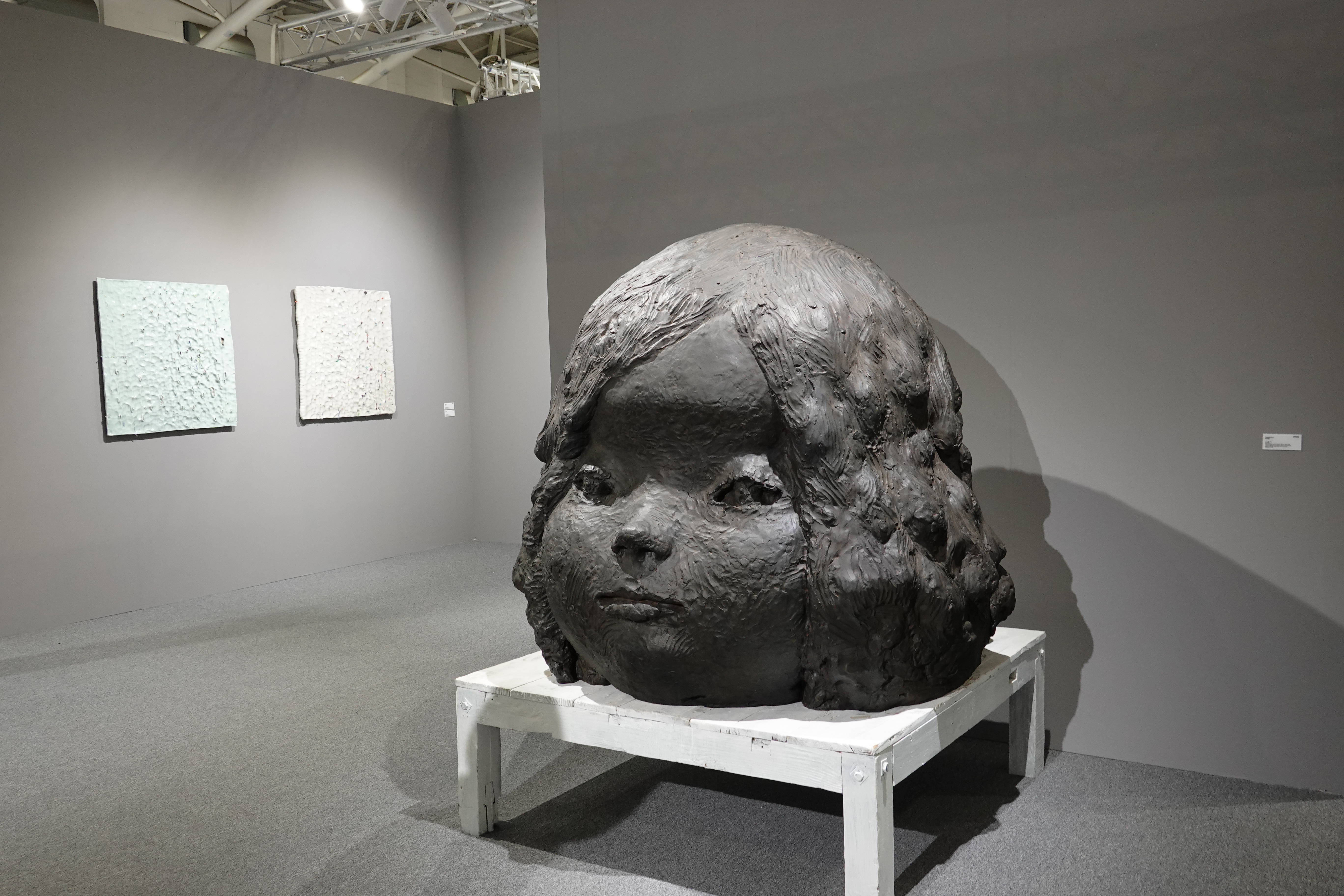奈良美智展則出作品大多以雕塑為主，吸引許多粉絲觀看。