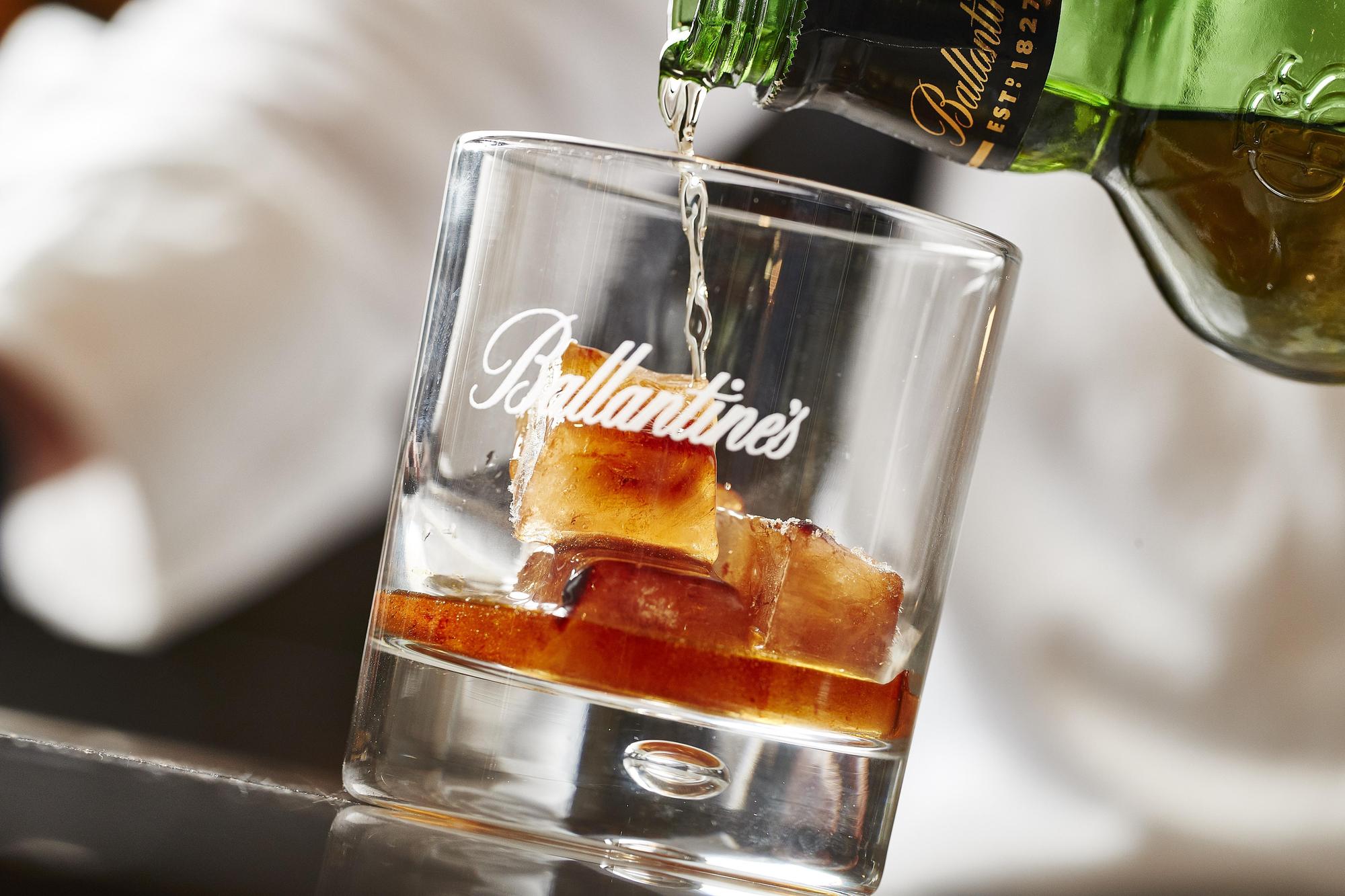 沖泡一壺喜愛的咖啡製成冰塊，在家隨時都能來一杯「Ｗhisky on coffee rock」。