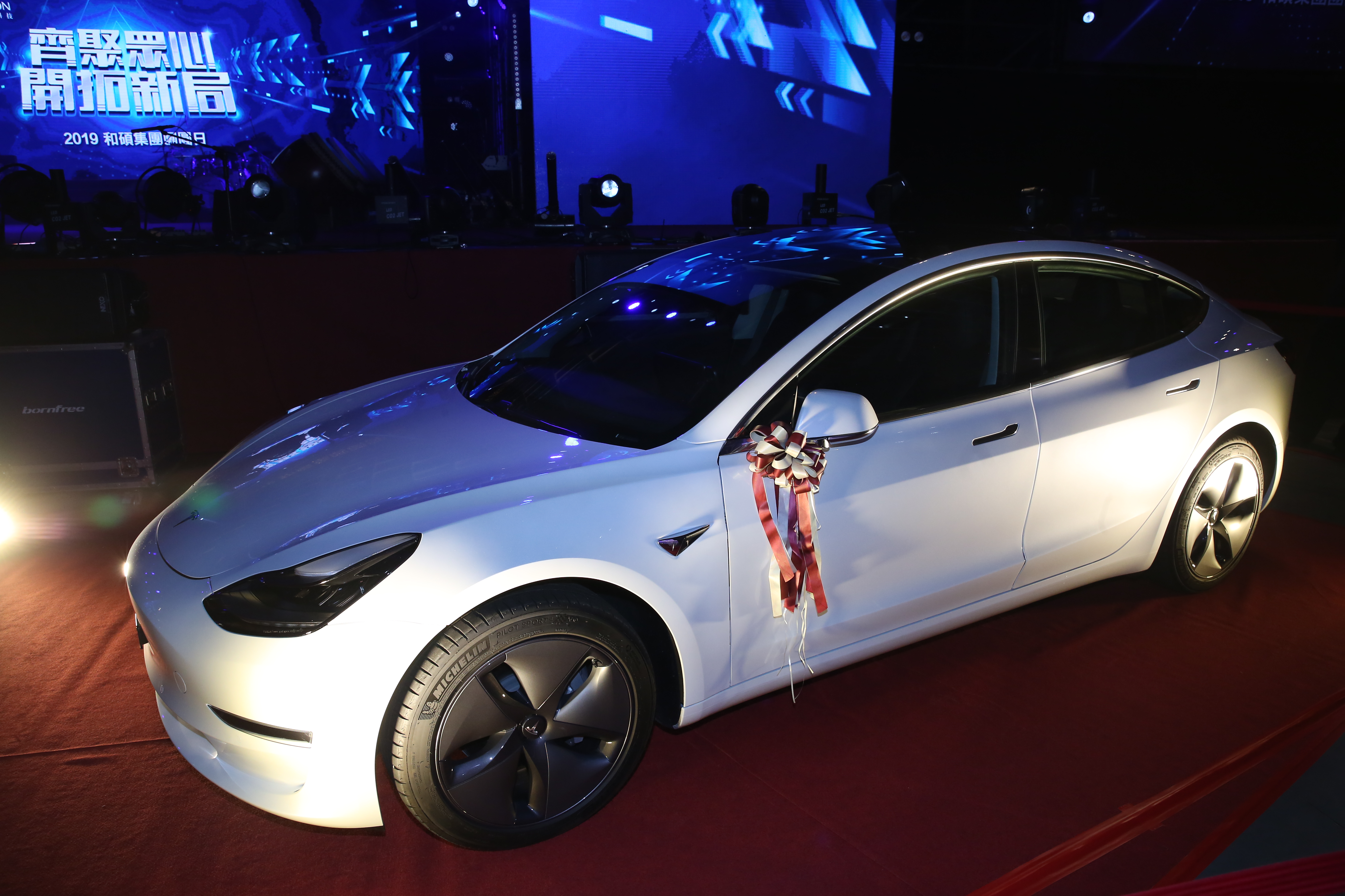 和碩在南港展覽館席開803桌,桌數創新高,最大獎為Tesla Model 3。