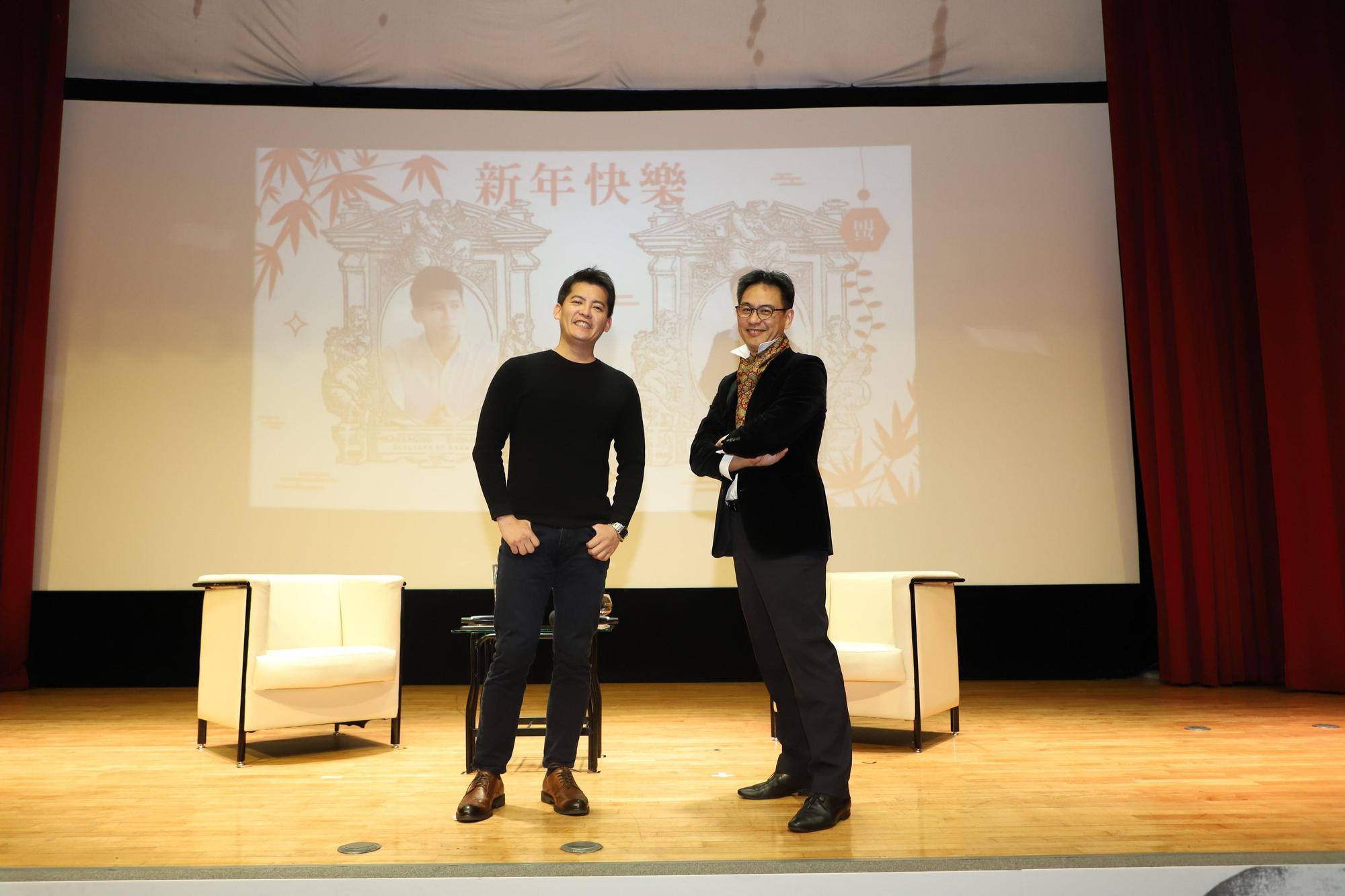 分別為達文西與米開朗基羅爭辯優劣的謝哲青與鄭治桂，終於在《藝術家對決》的首映會握手言和。(佳映提供)