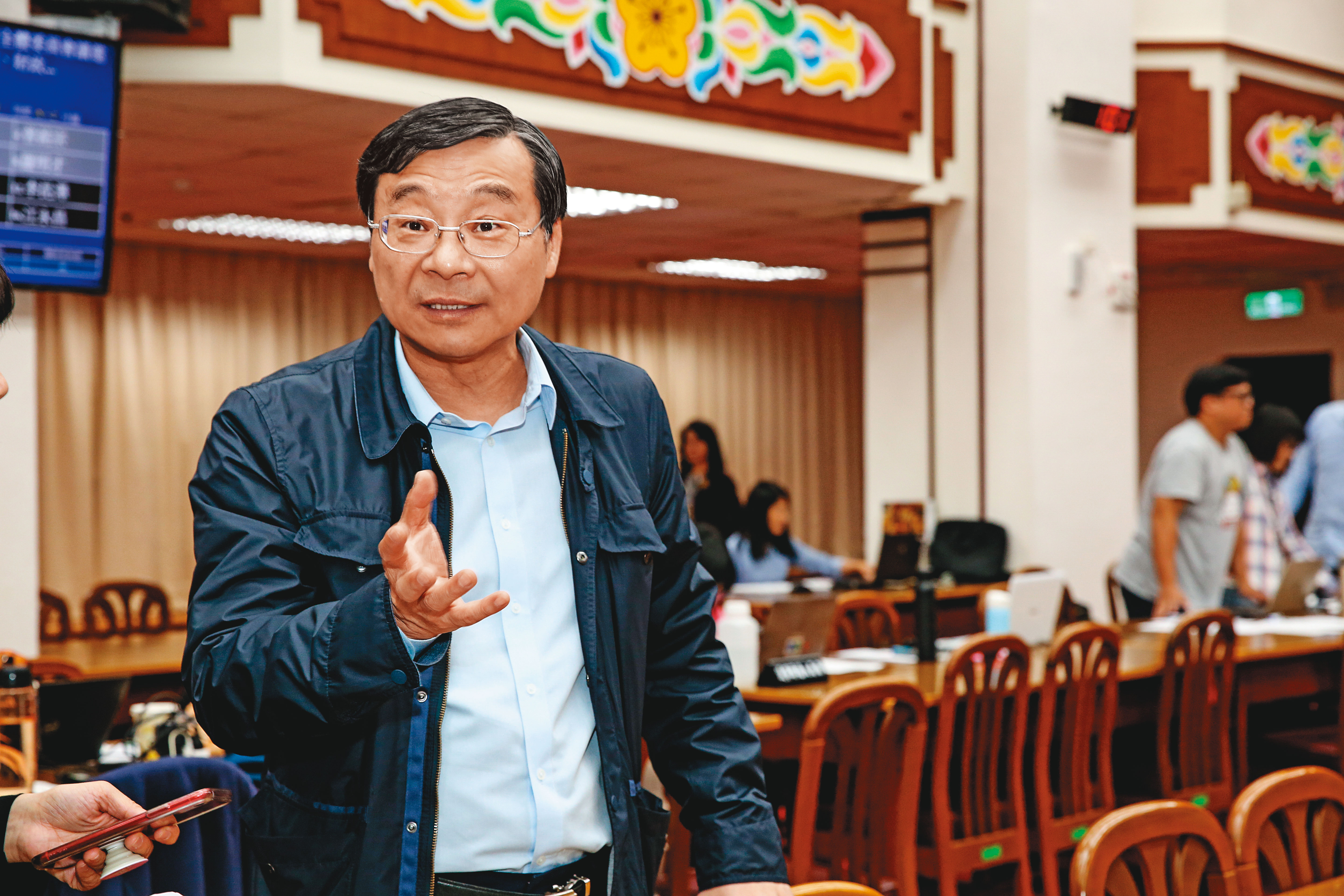 曾任金管會主委的國民黨立委曾銘宗（圖）驚爆曾在去年四月間邀集三家公股銀行協商，讓潤寅展延三個月，未料，楊文虎夫妻在此時潛逃出境。