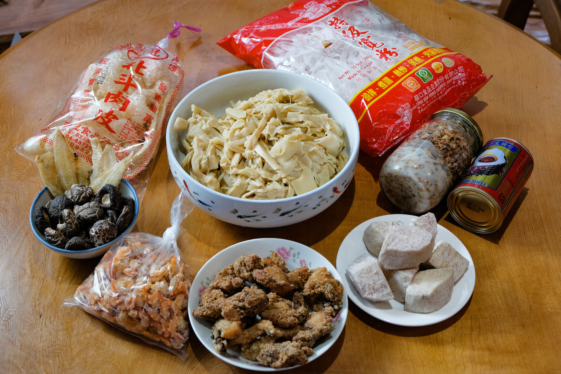 東菜市有許多李姝慧特選佛跳牆的料。