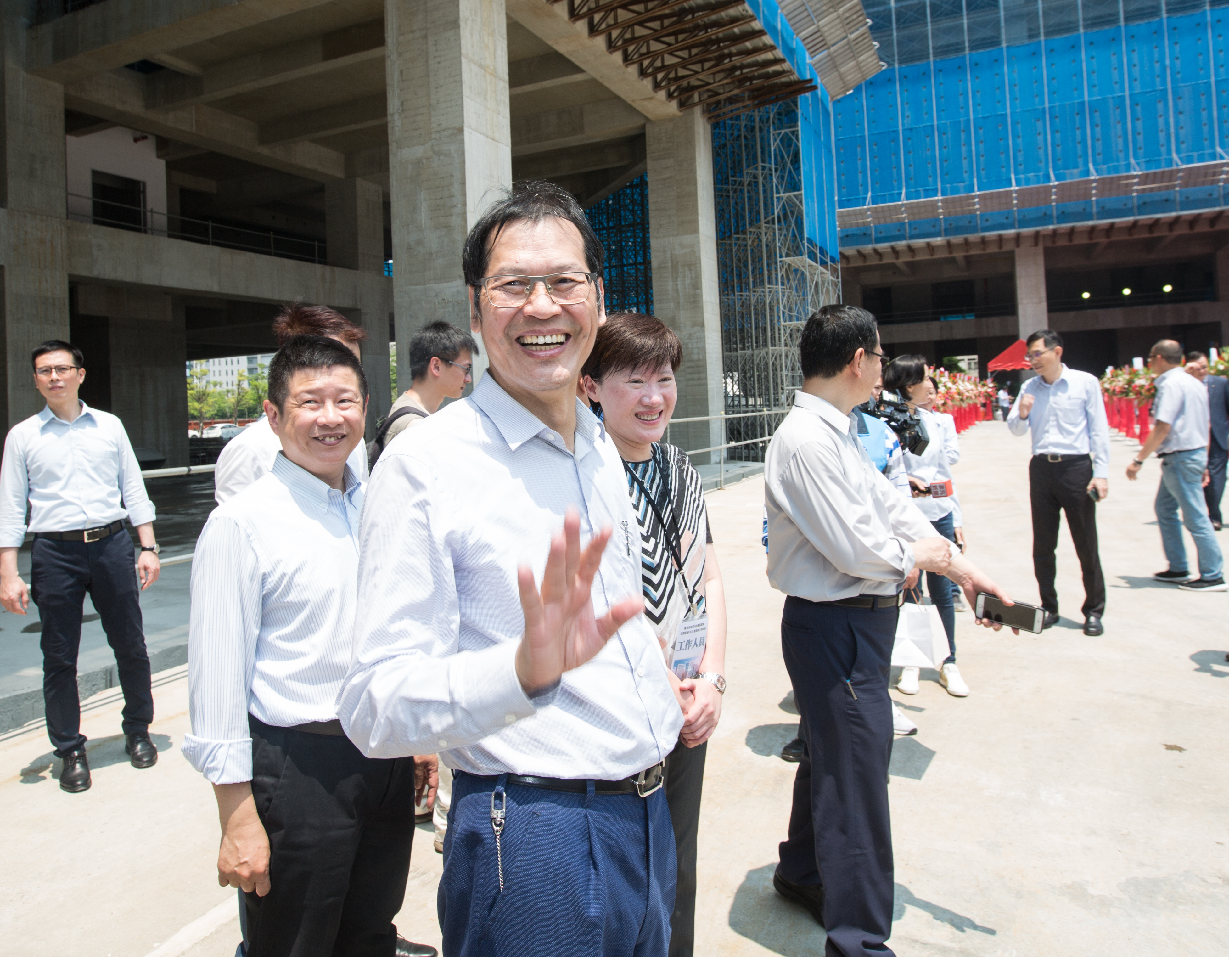 許崑泰不但在電子產品製造賺到很多錢，在不動產的未實現獲利更是可觀。