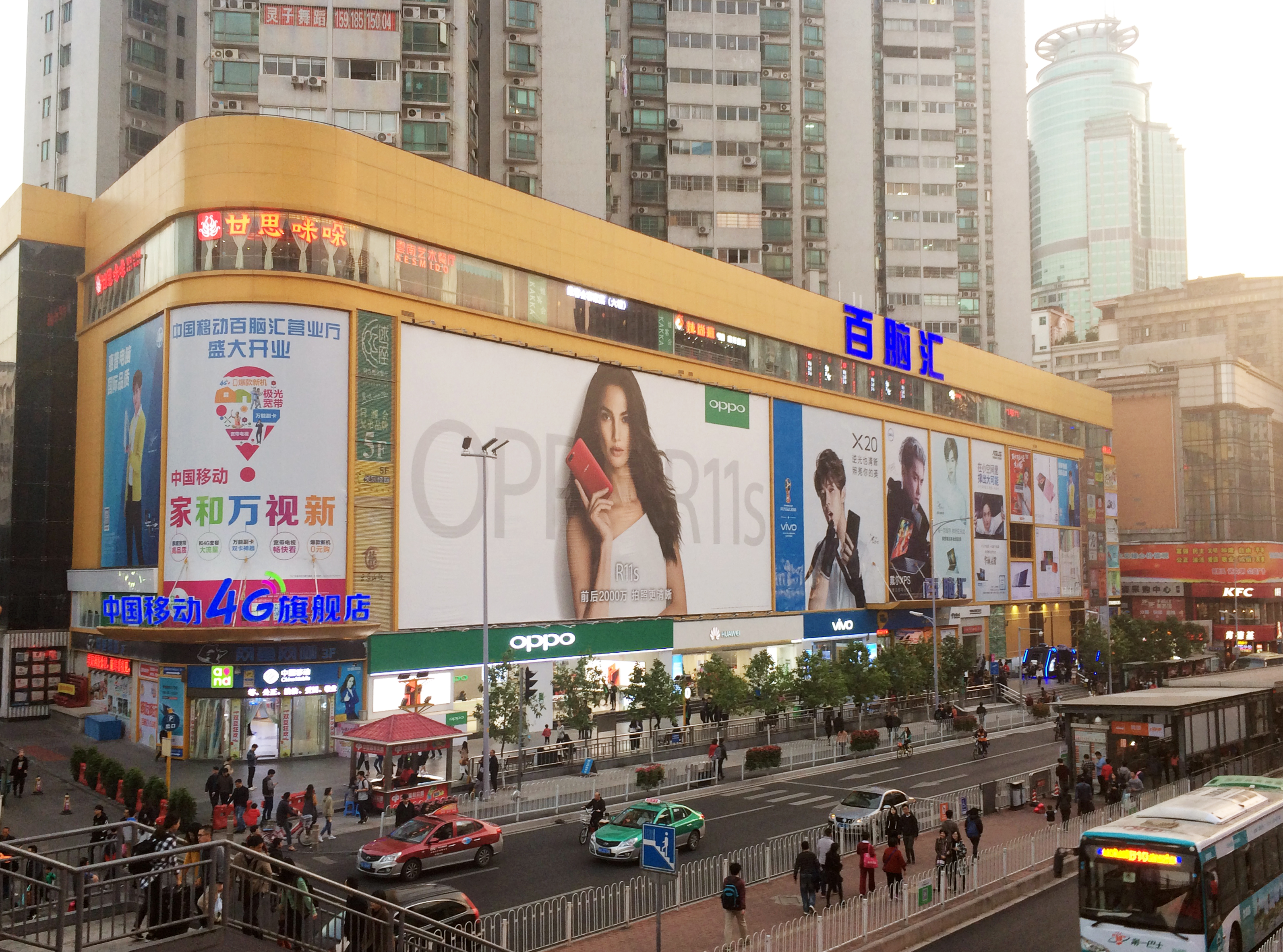 許崑泰說，「百腦匯在中國的商場都是自買自蓋。」（翻攝自 贏商網）