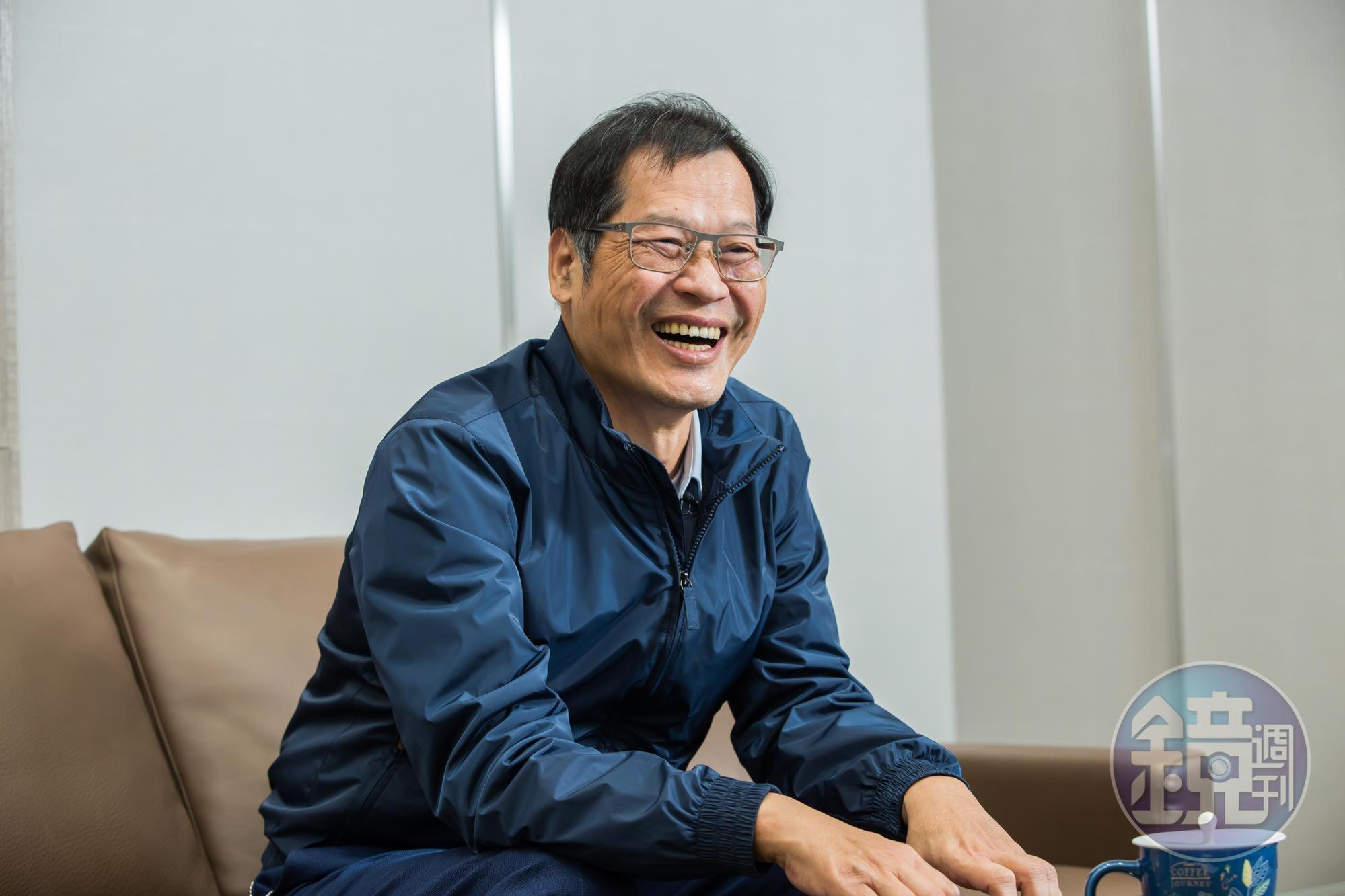 廣州百腦匯的地，是許崑泰和一位對岸國營事業的總經理，喝了好幾天成為好朋友以後，才買到的。
