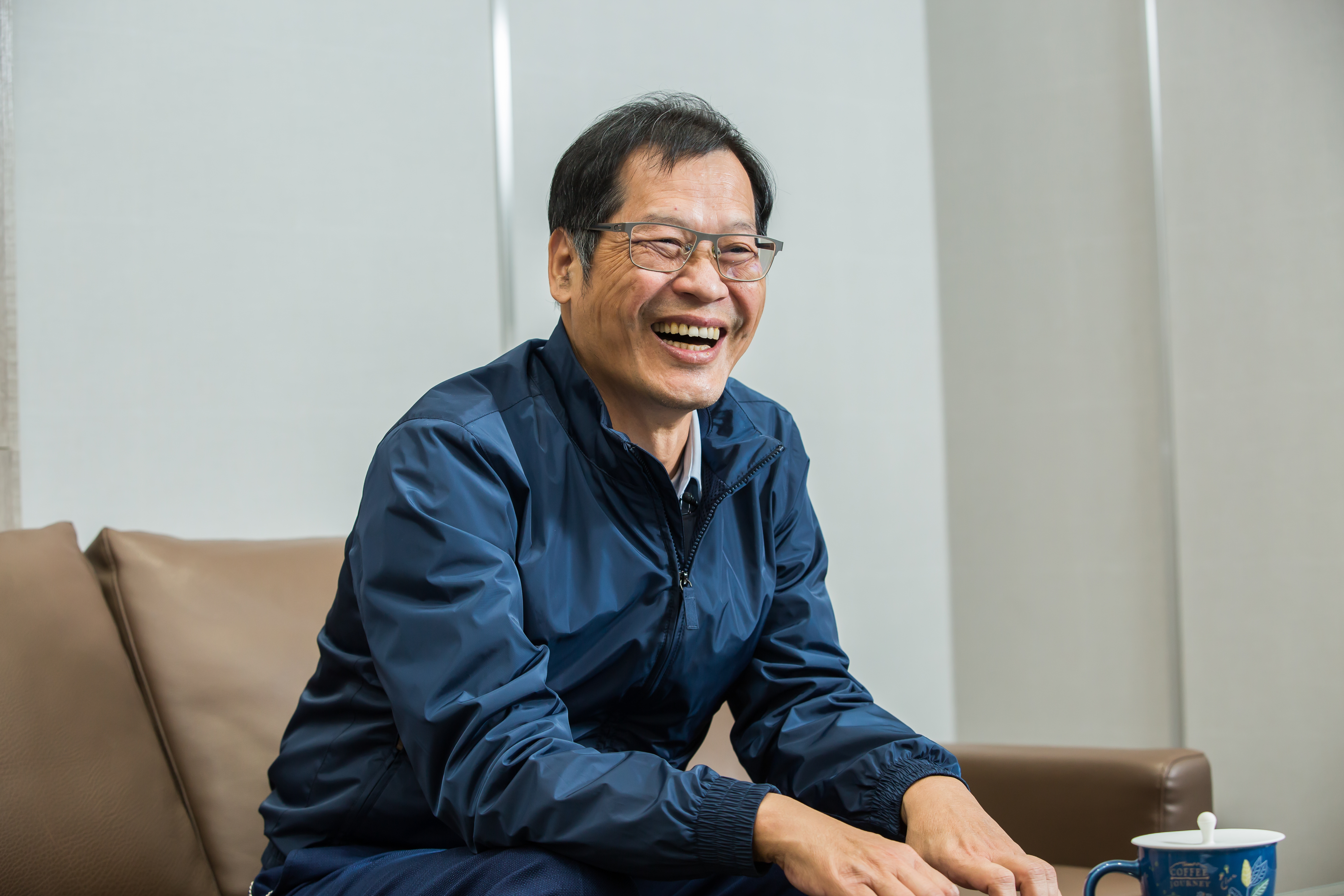 廣州百腦匯的地，是許崑泰和一位對岸國營事業的總經理，喝了好幾天成為好朋友以後，才買到的。