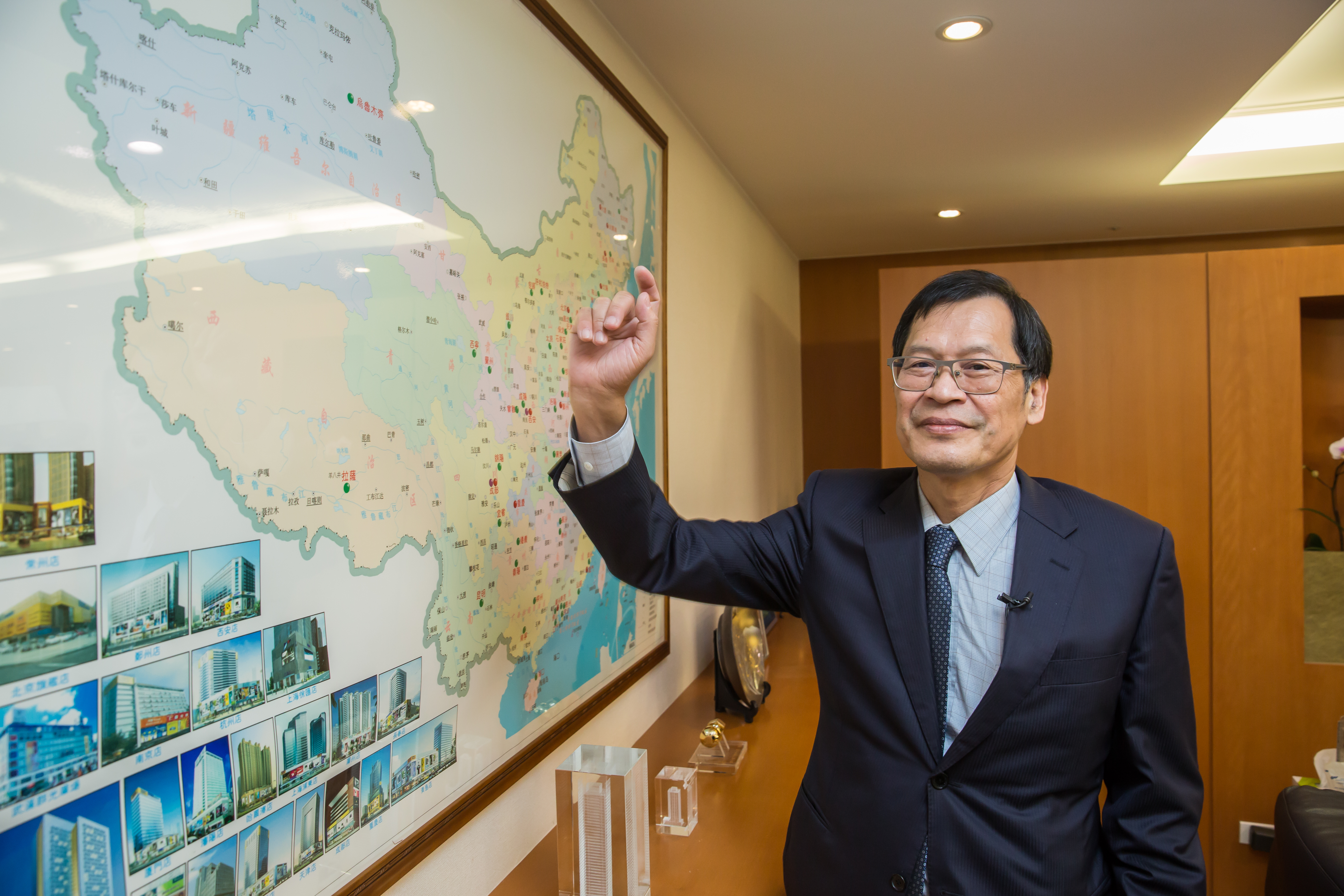 許崑泰掌管的群光和藍天等四大集團市值高達2100億元。