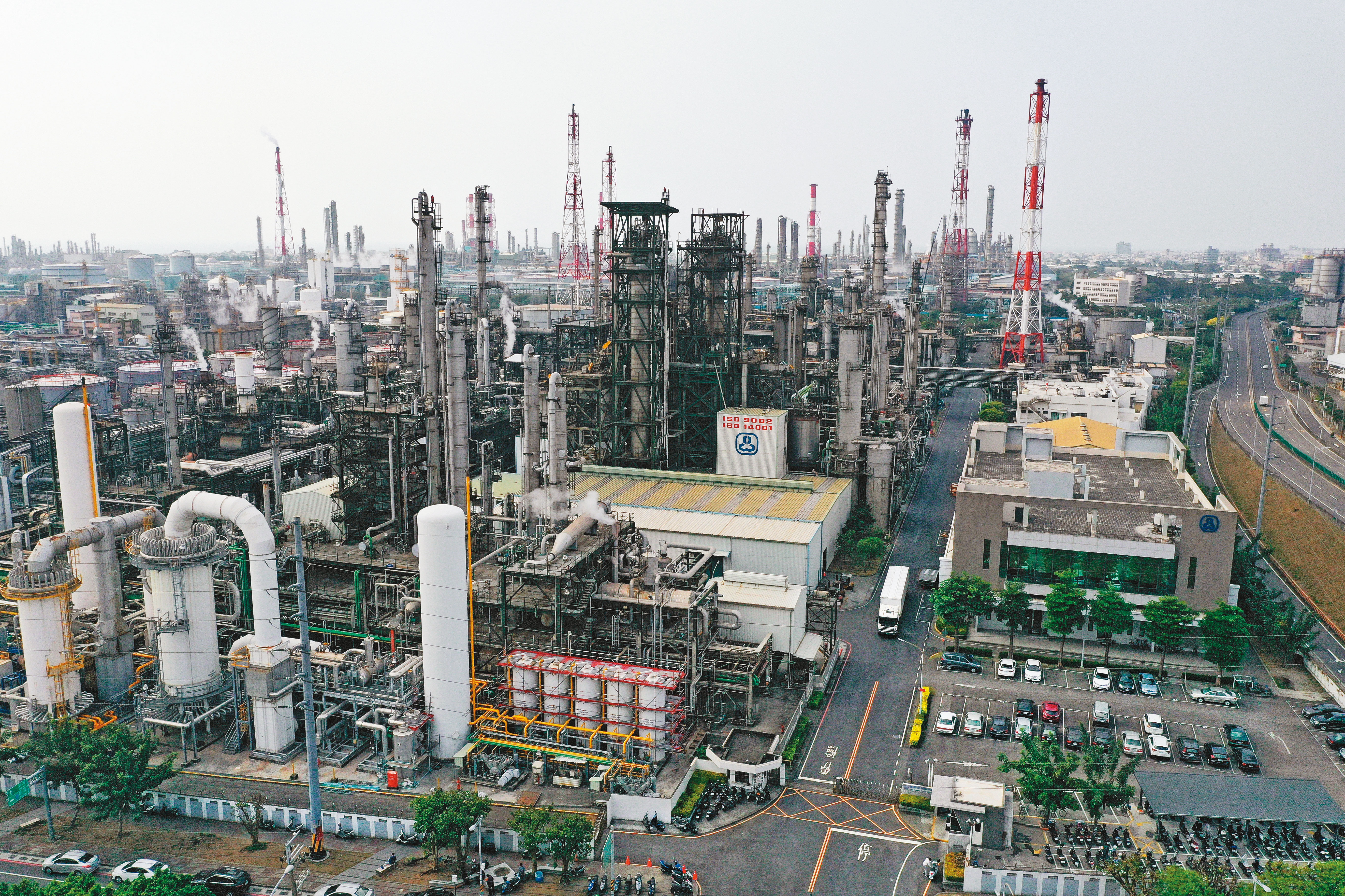信昌化主力生產酚、酮等石化原料,近年為市場割喉戰所苦。圖為信昌化林園廠區。