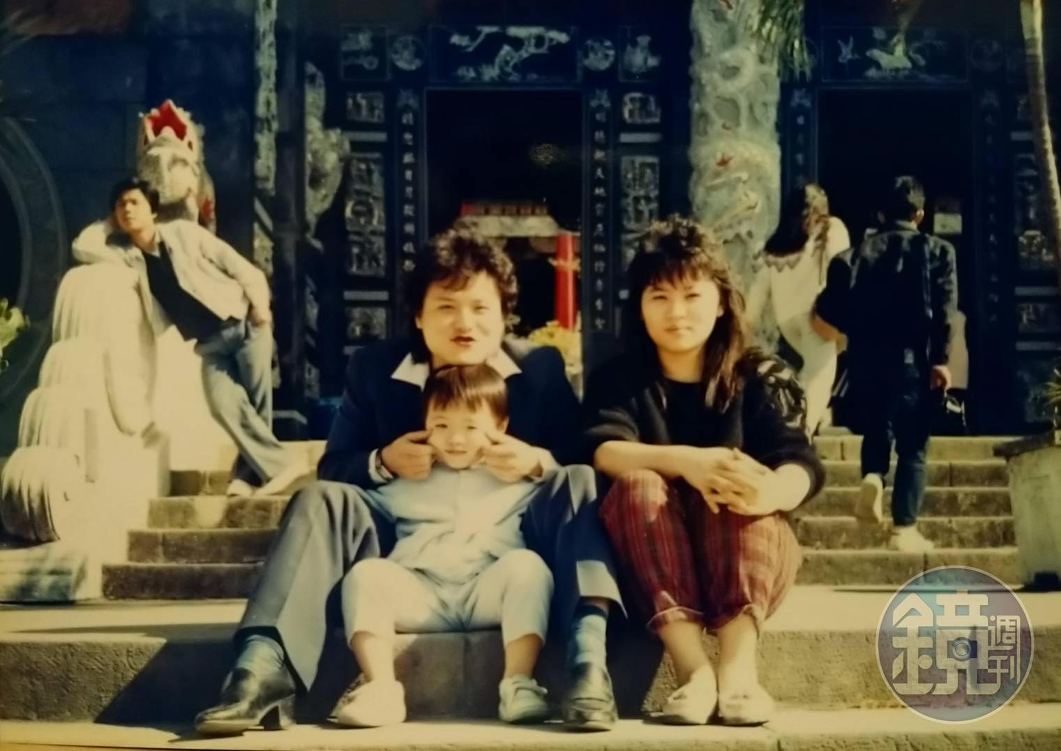 馮坤志曾因賭博輸千萬元,妻子曾淑敏(右)跟著吃了不少苦,最終離異。(馮羽汝提供)