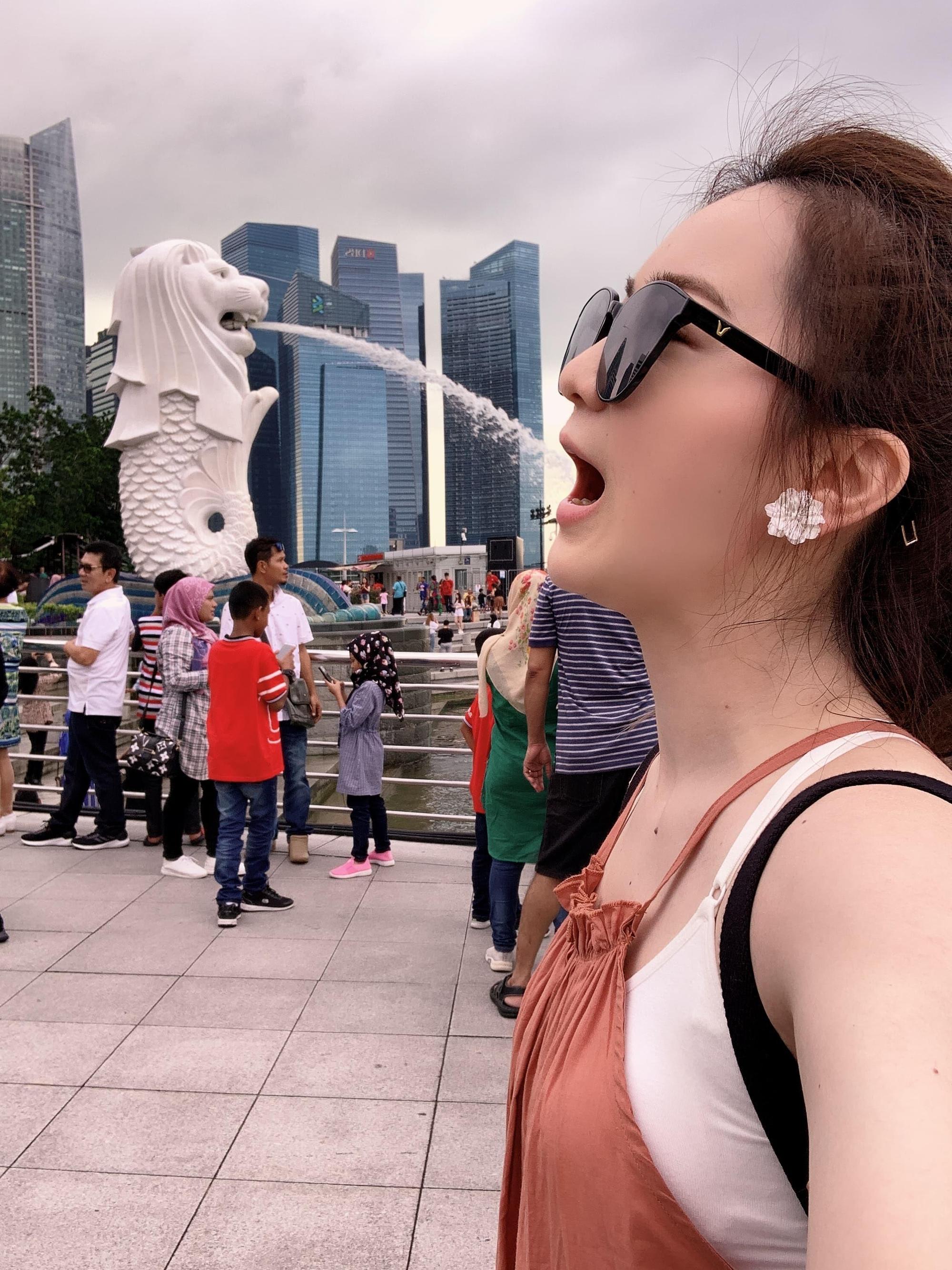 游詩璟揪閨密遊新加玻苦無豔遇,自嘲:不合當地口味。(圖/寶麗來國際娛樂提供)