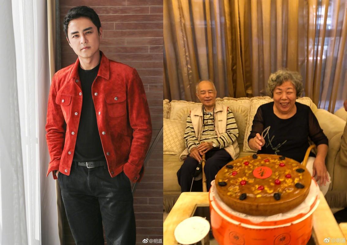 明道年收入上億新台幣,曾心疼媽媽辛苦不願她賣地瓜,但他在台灣時也會幫忙媽媽擺攤。(翻攝明道微博)