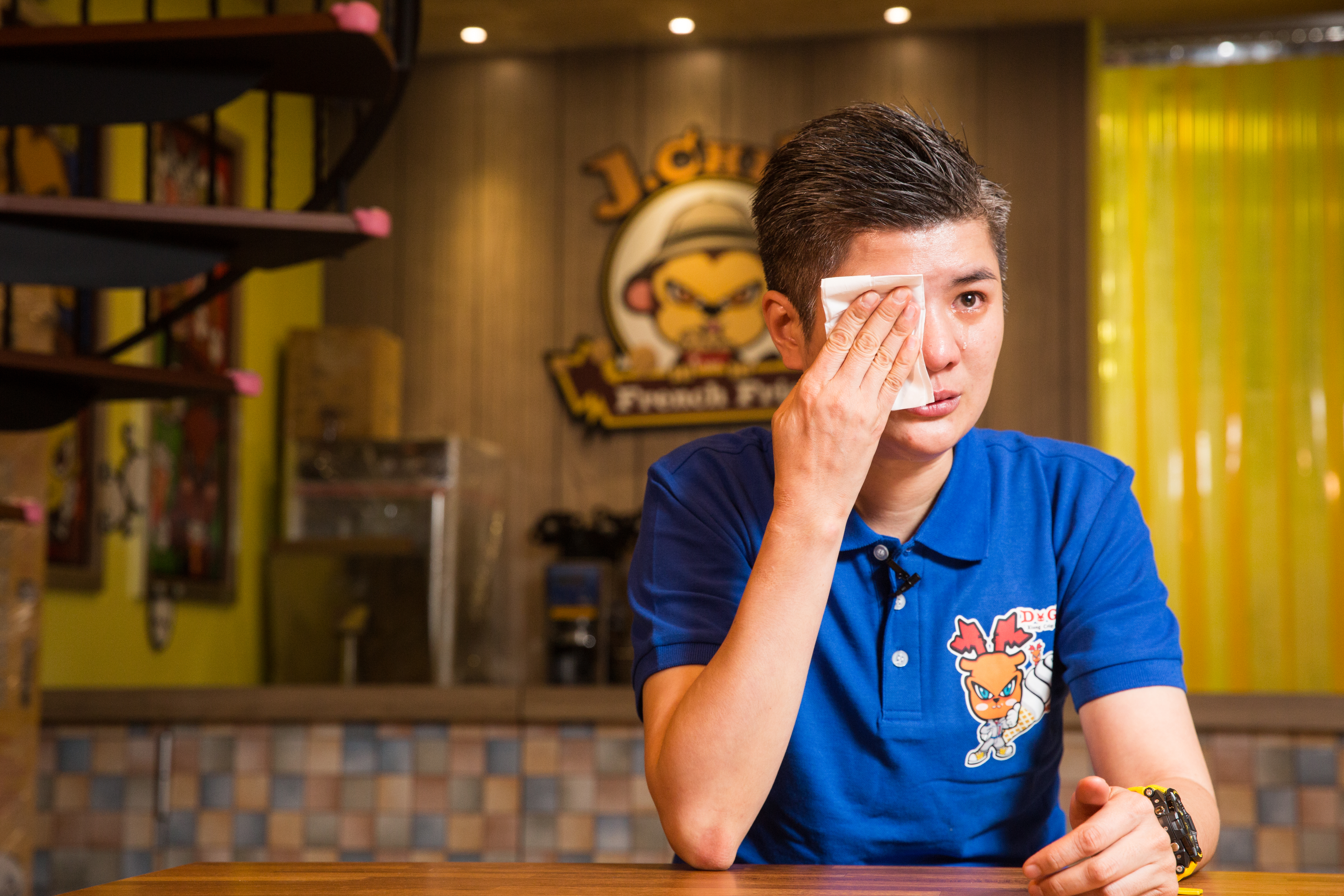 回憶弟弟過世的事，李威辰泣不成聲，充滿懊悔。