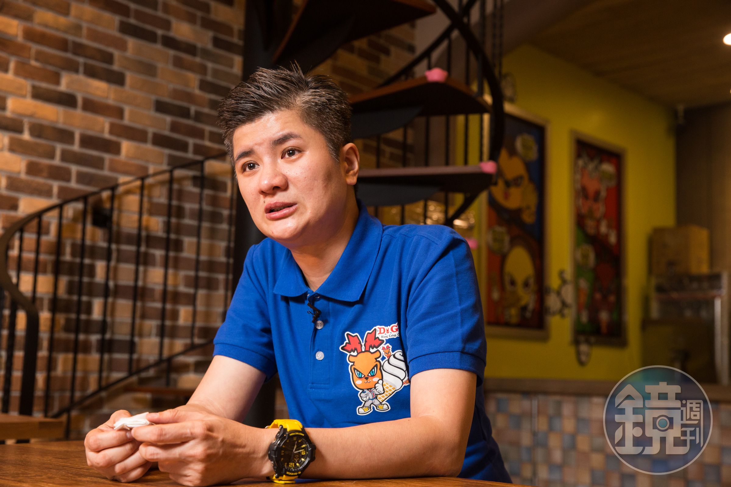 弟弟過世後，李威辰不再做讓自己後悔的事，也扛起照顧媽媽與外婆的責任。