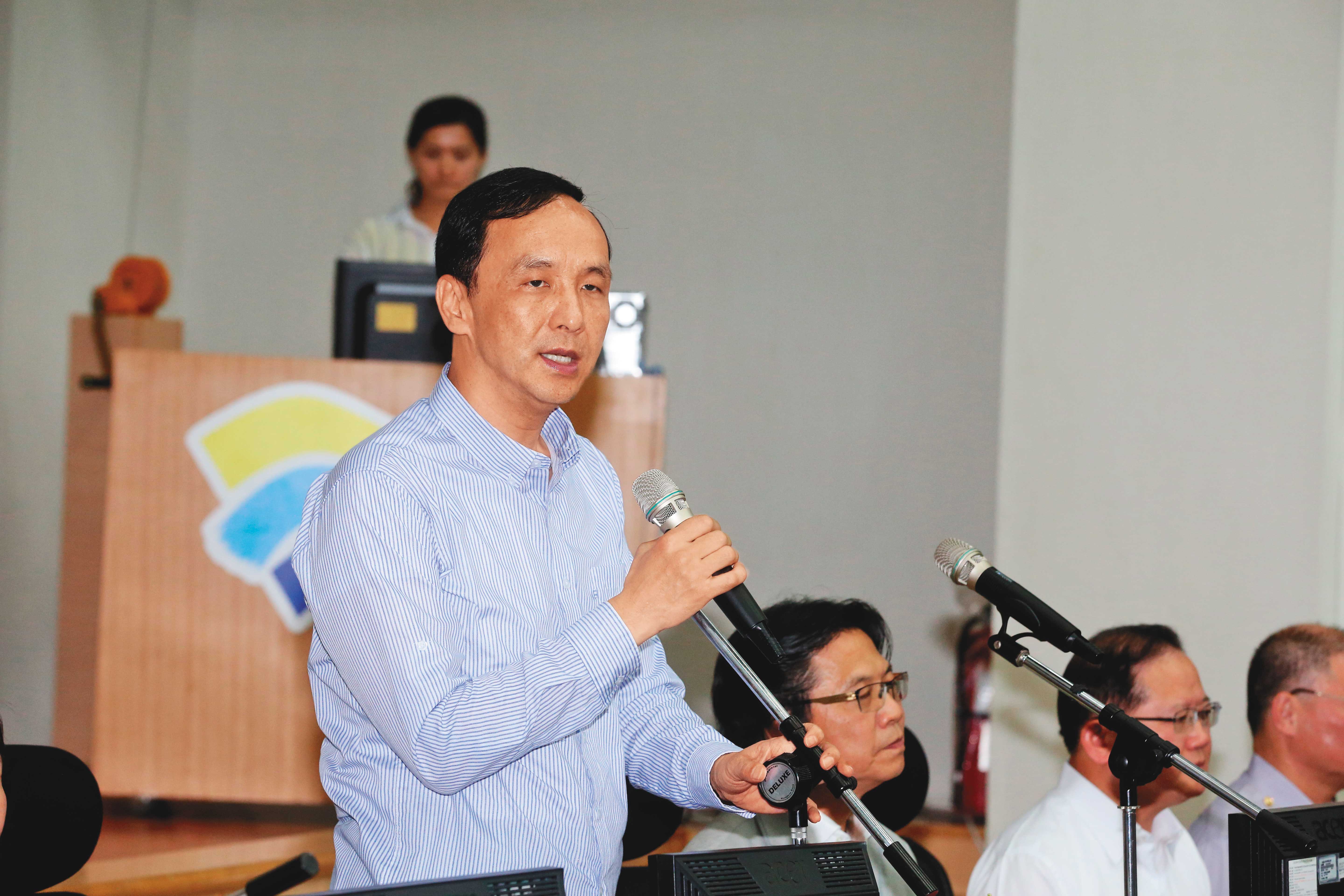 朱立倫在選前大力輔選區域年輕立委,選後成為青壯派力拱上位的黨魁人選。