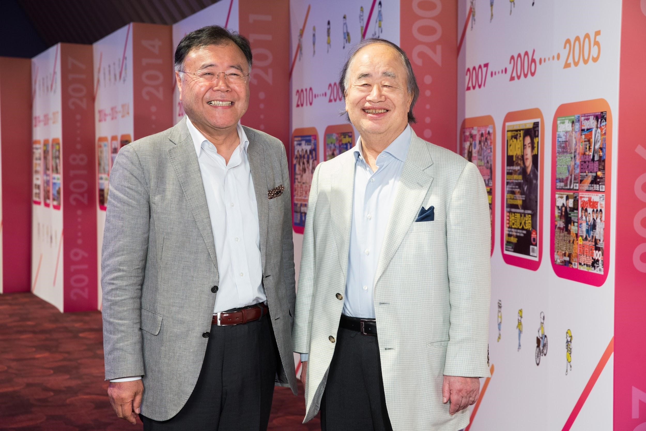 角川歷彥（右）因應時代改變出版經營型態，並由塚本進（左）擔任海外據點的重要推手。